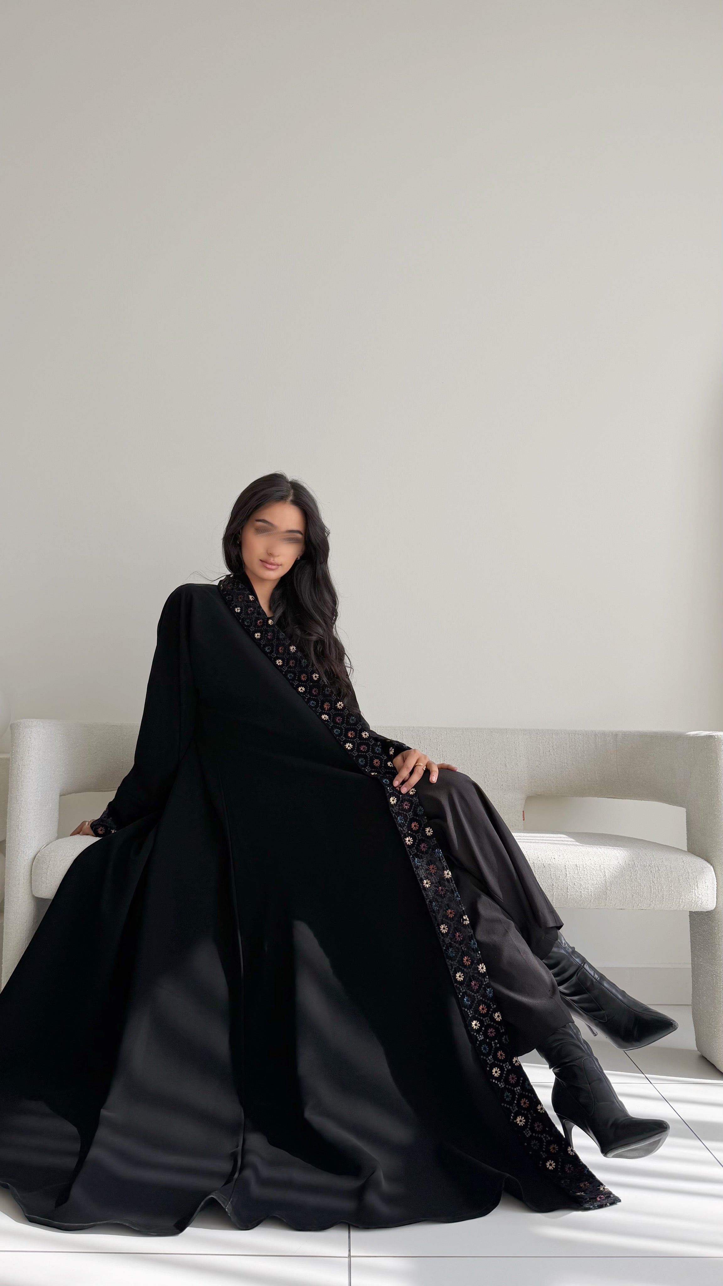 MW1820 - عباية روشن اصلي باضافة تطريز و اكمام المخمل