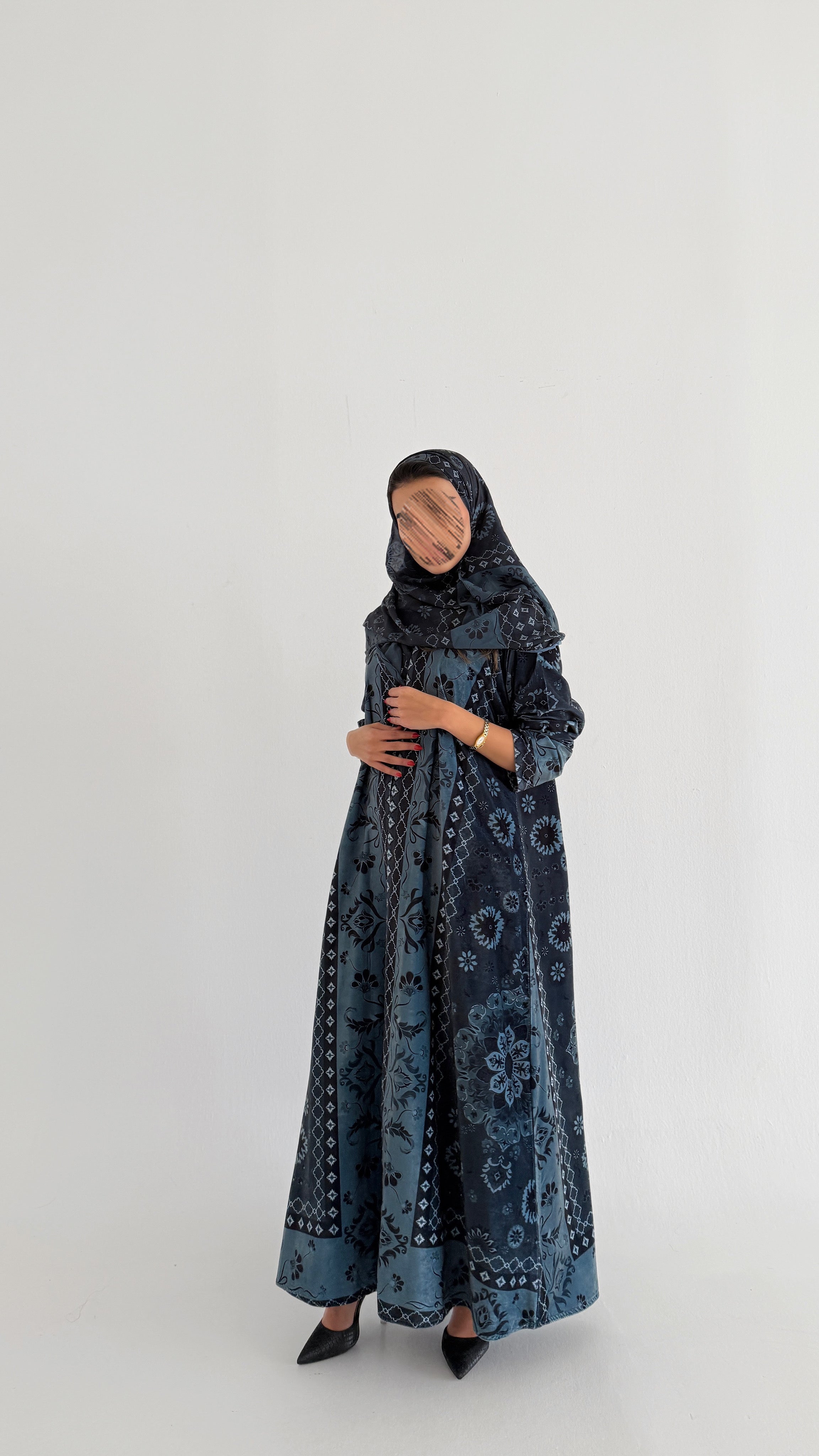 MWT745 - عباية مخمل برينت