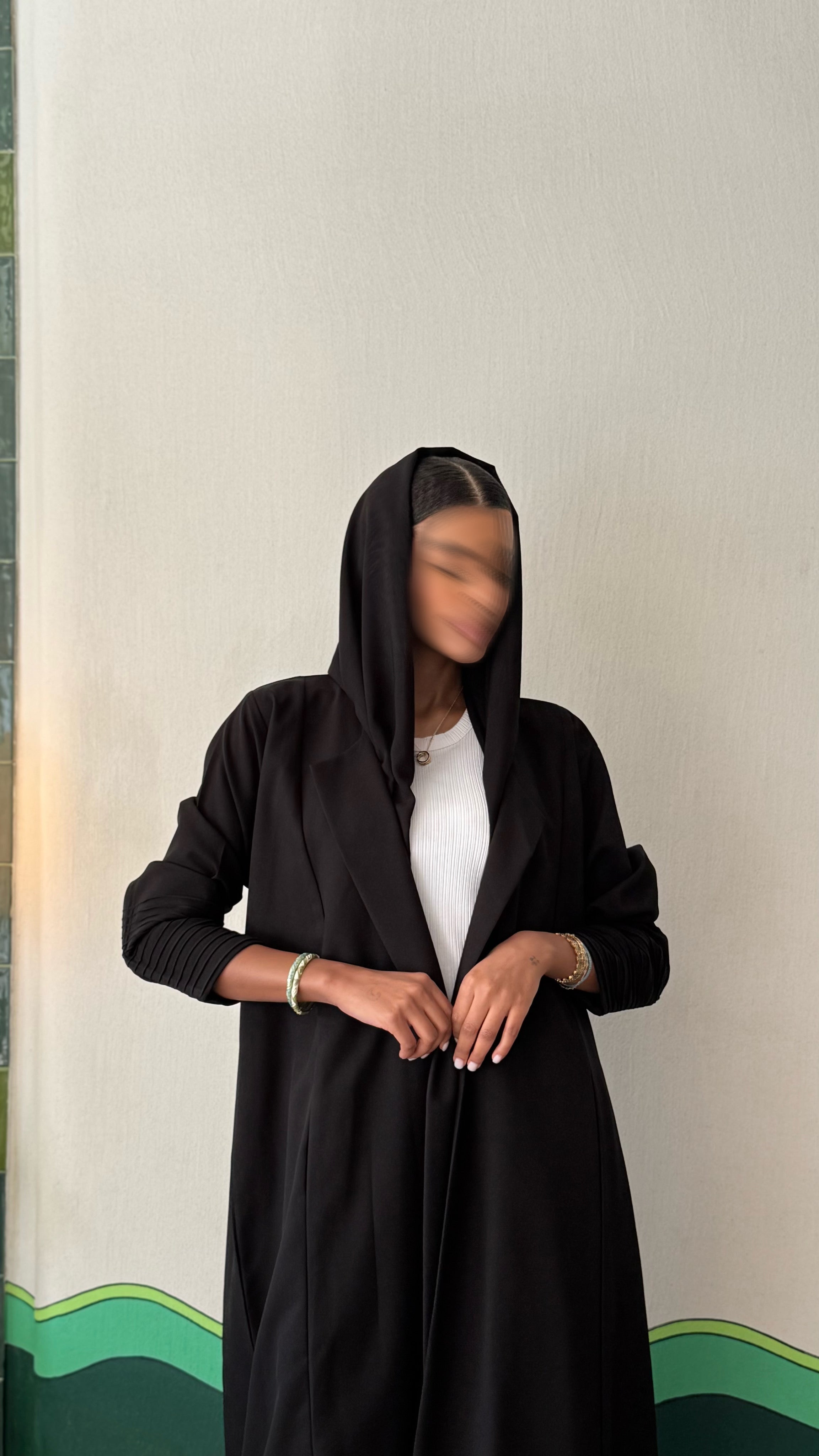 MW1676 - عباية سوداء لدوام بقصة الكلوش مع جيب خطوط في الكم