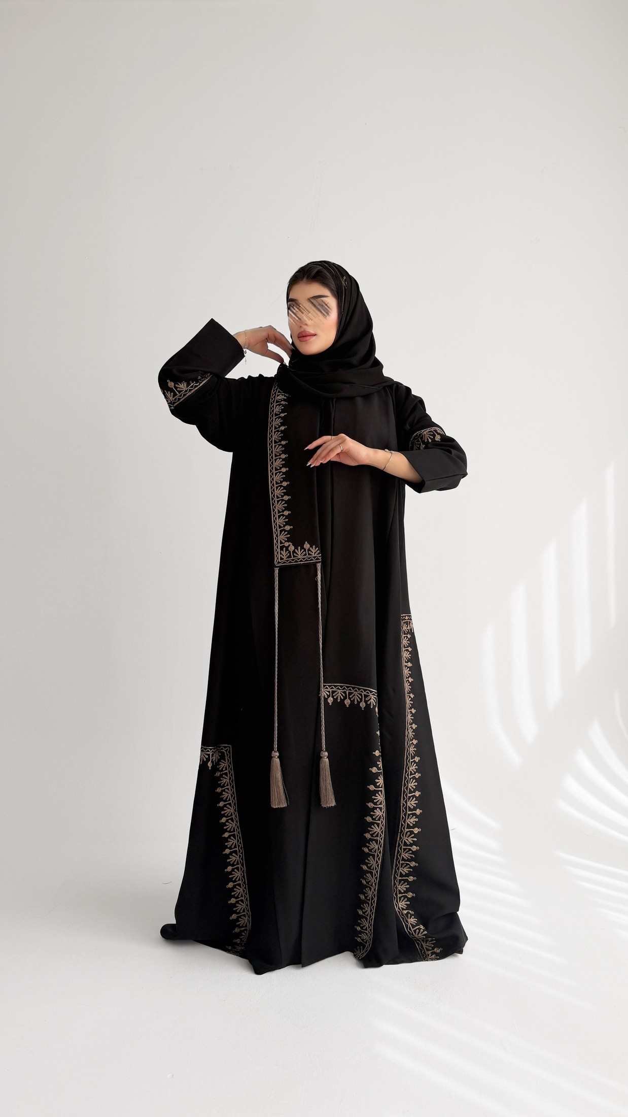 MWT1031 - عباية اسود بتطريز من الامام واضافه دندوشة - Aya