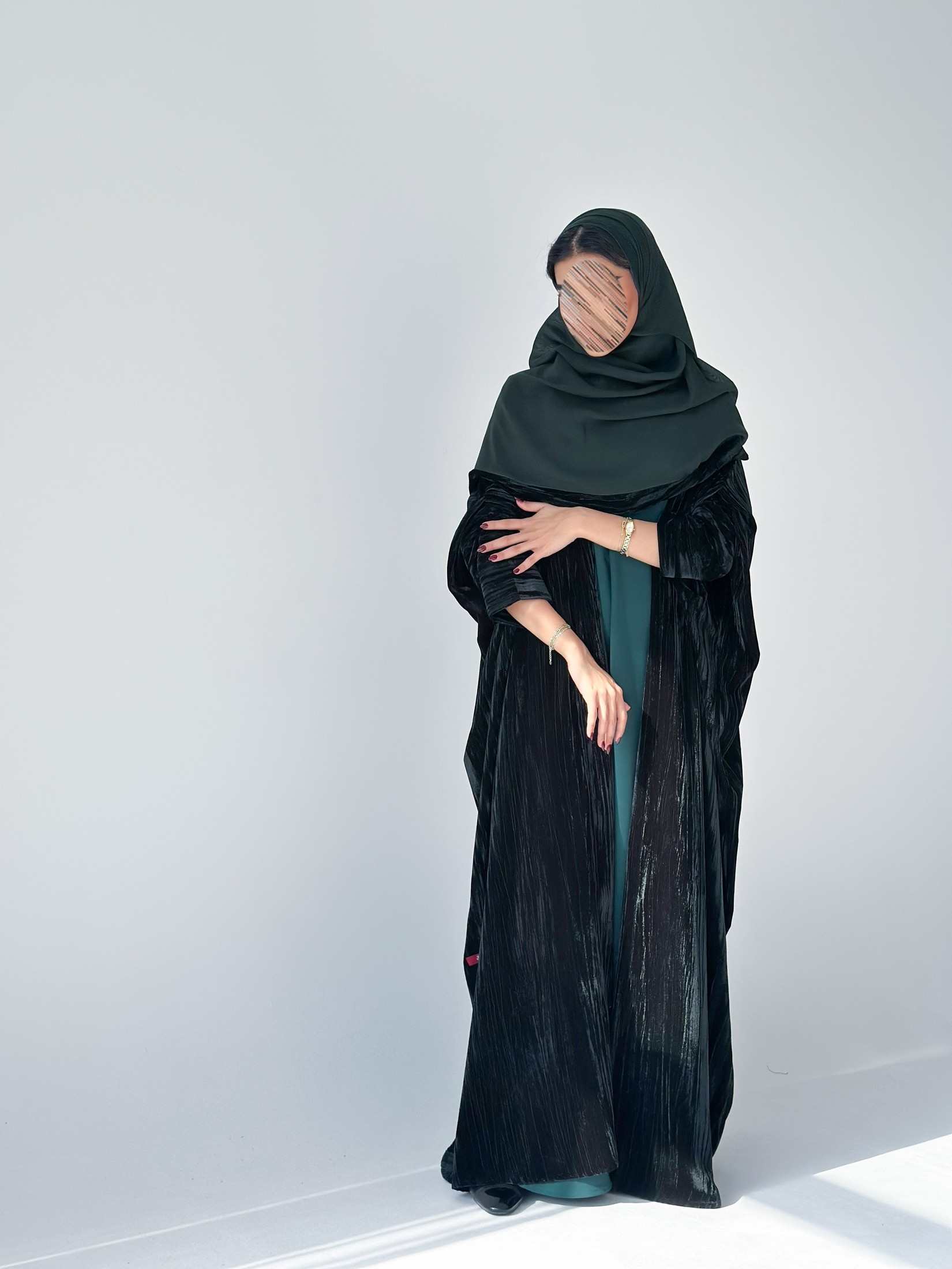 MW1888 - عباية مخمل مع فستان كريب - Aya