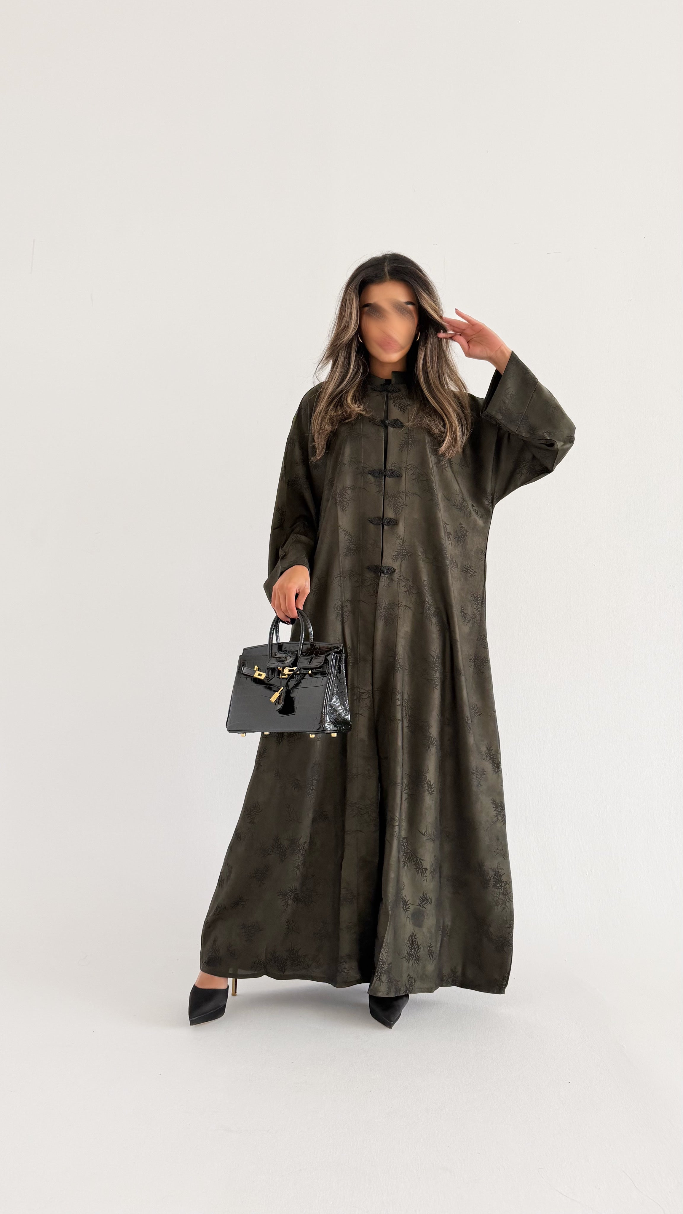 MW645 - Light Crepe Standing with Jacquard Half-Cloche