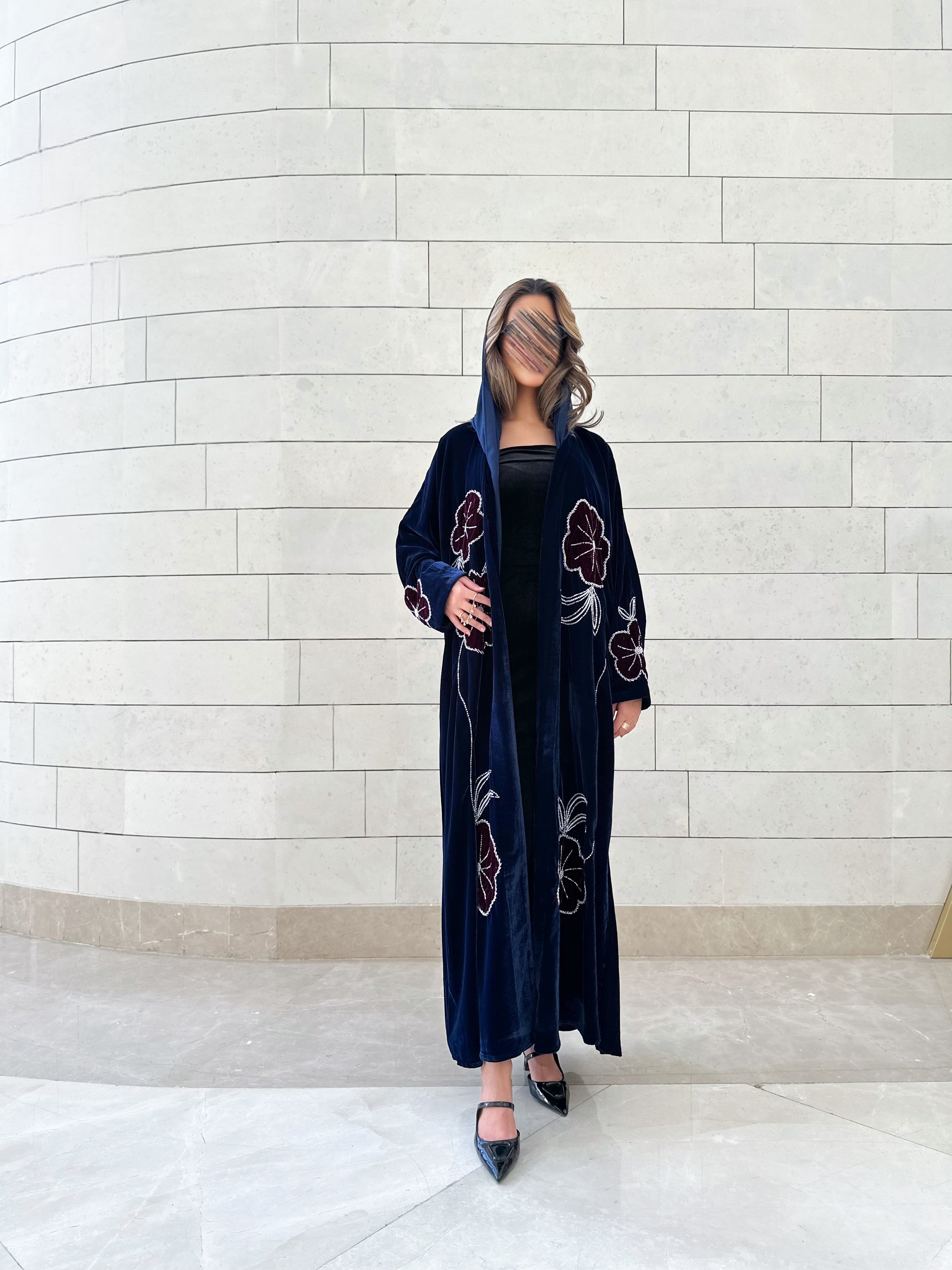 MWT543 - عباية مخمل مع تطريز وشك - Aya