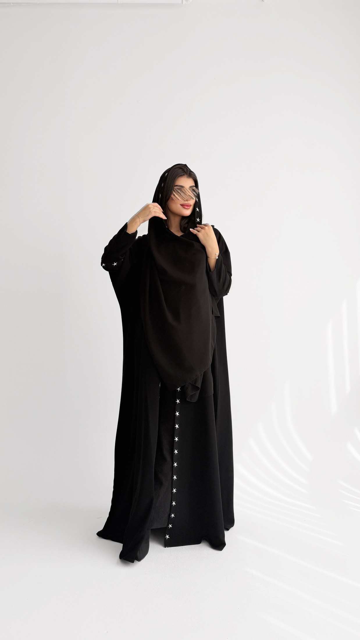 MWT1035 - عبايه اسود بتطريز نجوم - Aya