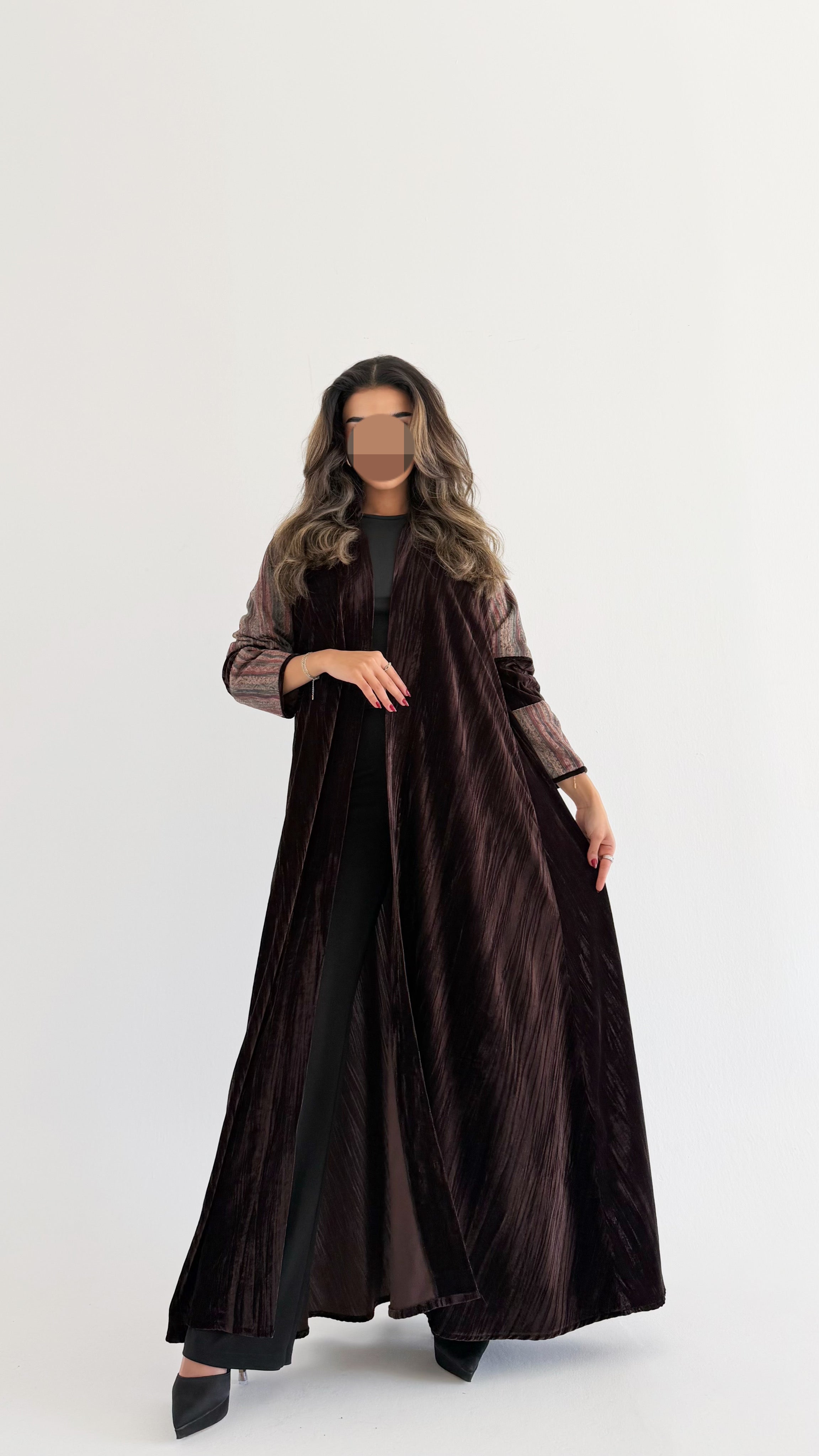 MWT892 - عباية مخمل مع تدخيلة - Aya