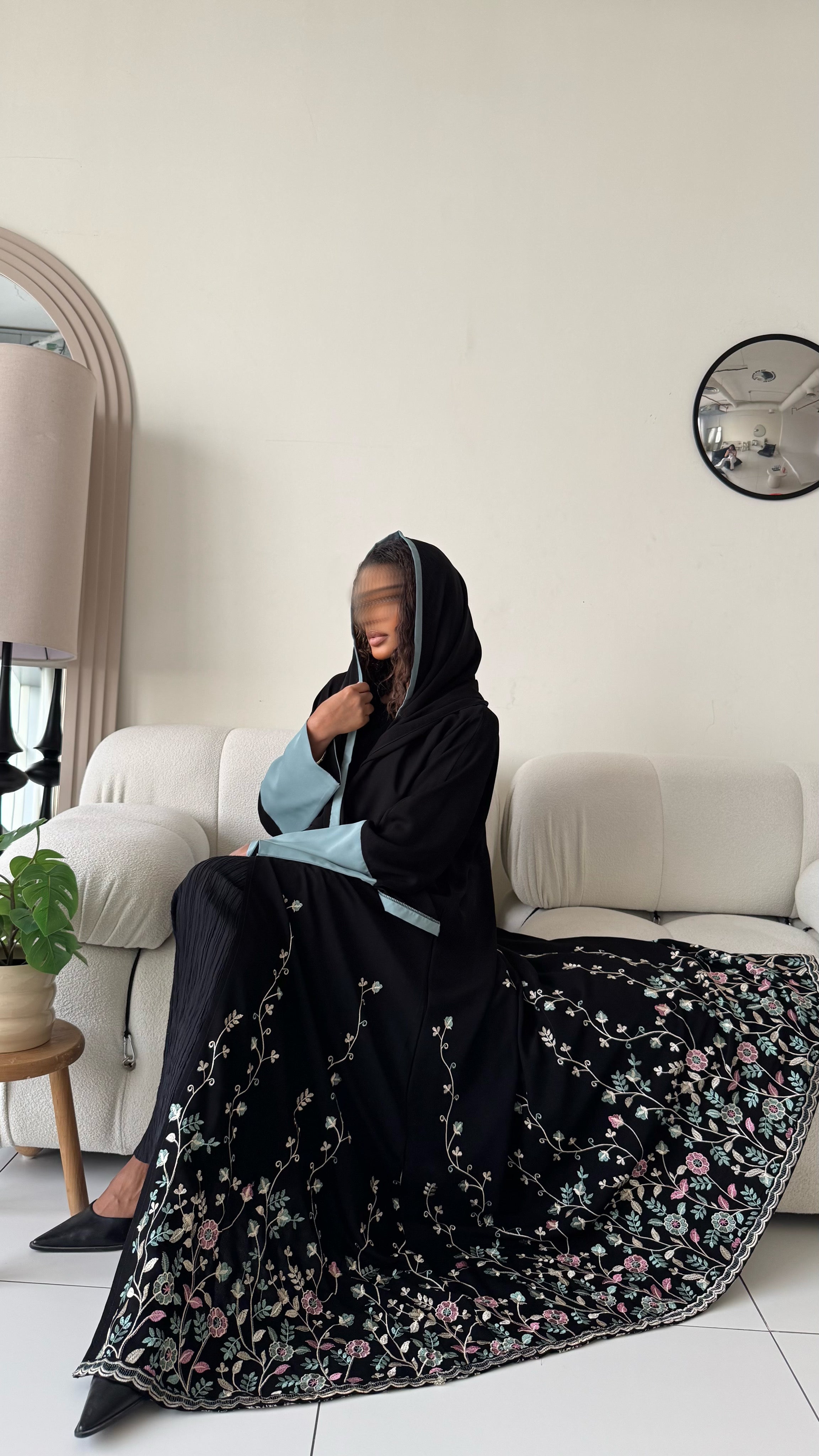 MW1633 - Black abaya with embroidery - عباية سوداء بتطريز - Aya