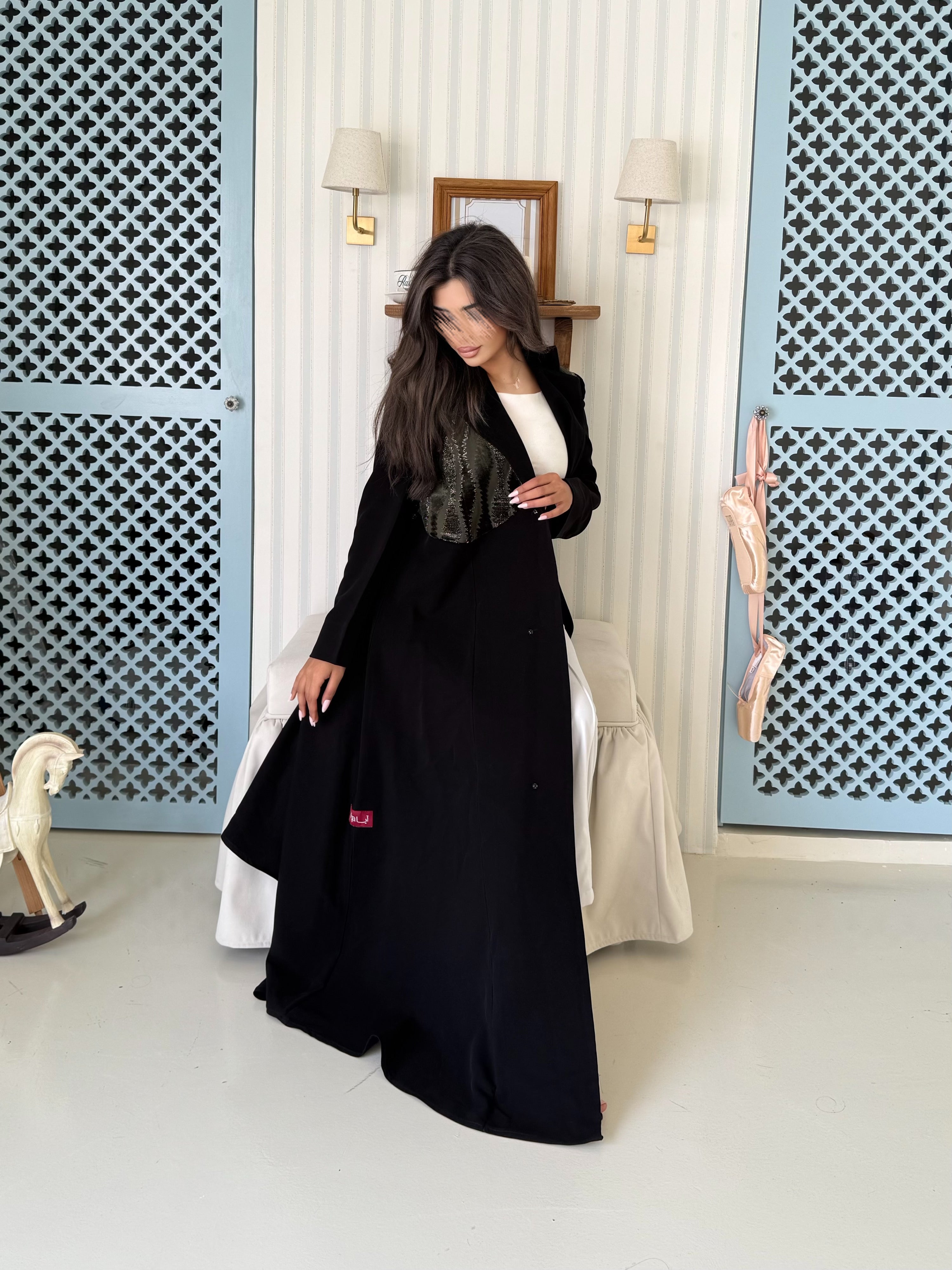 MW645 - Light Crepe Standing with Jacquard Half-Cloche