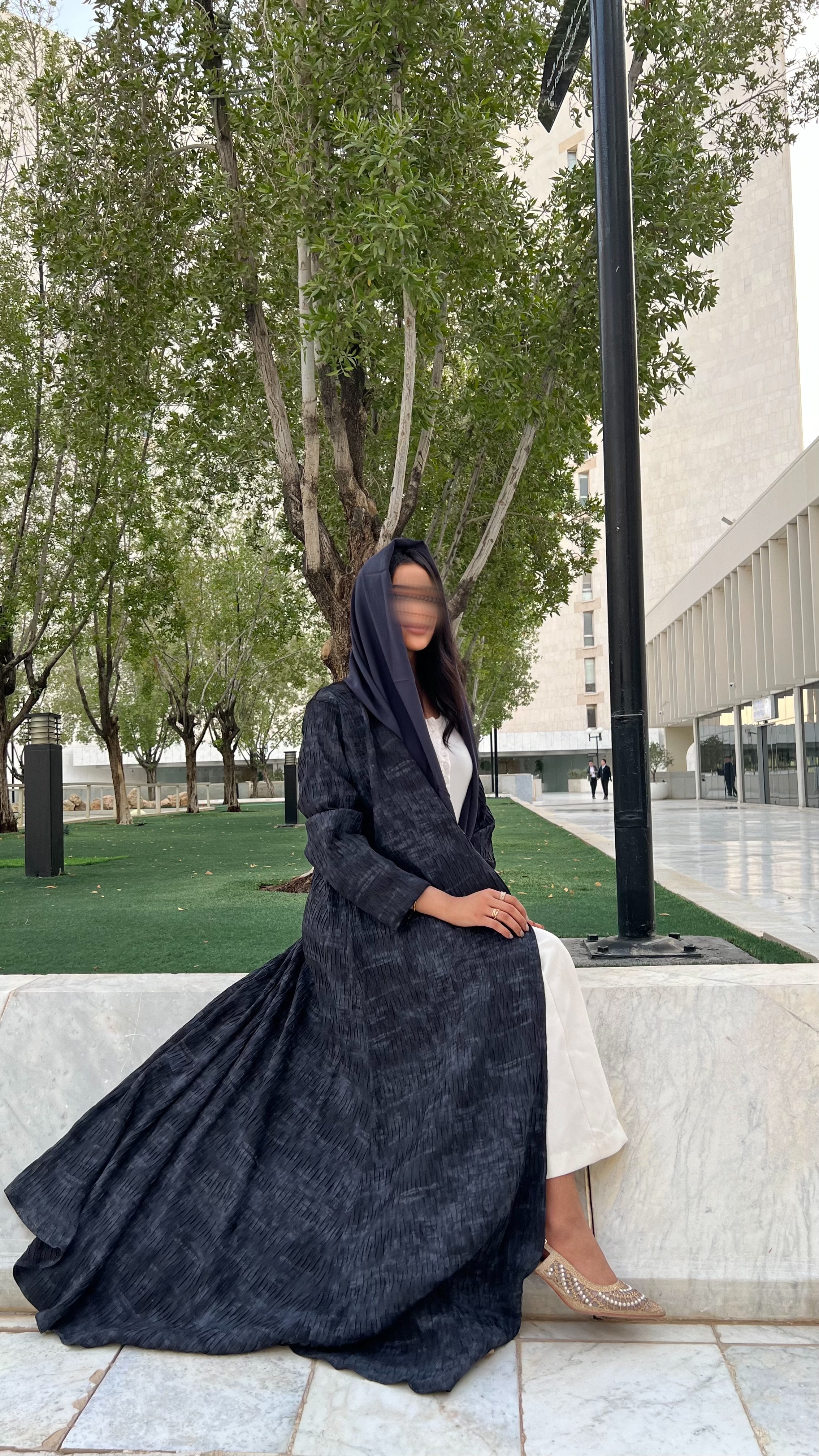 MW1609 - عباية كريب مكسر اسود مدموج برمادي - Aya
