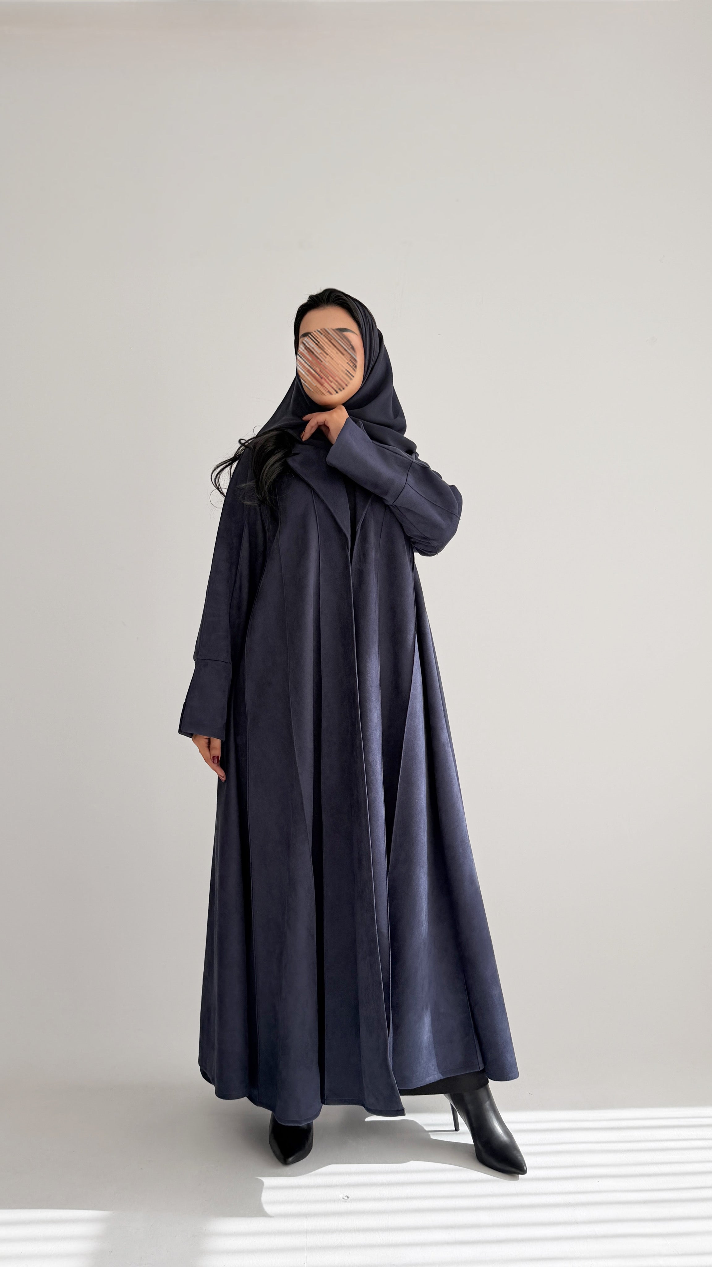 MW645 - Light Crepe Standing with Jacquard Half-Cloche