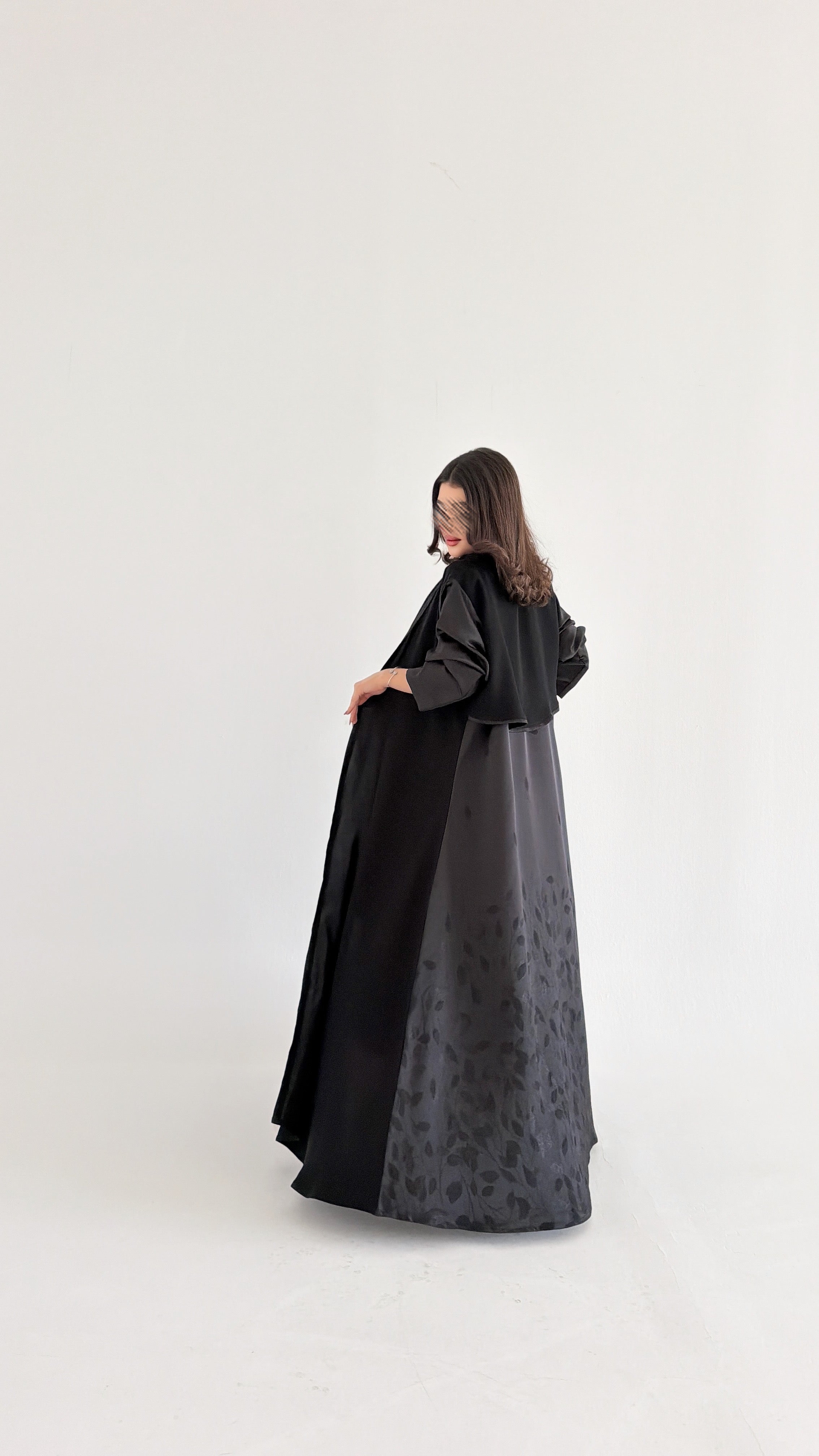 MW2111 - عباية كريب بقصة نص كلوش عصرية - Aya