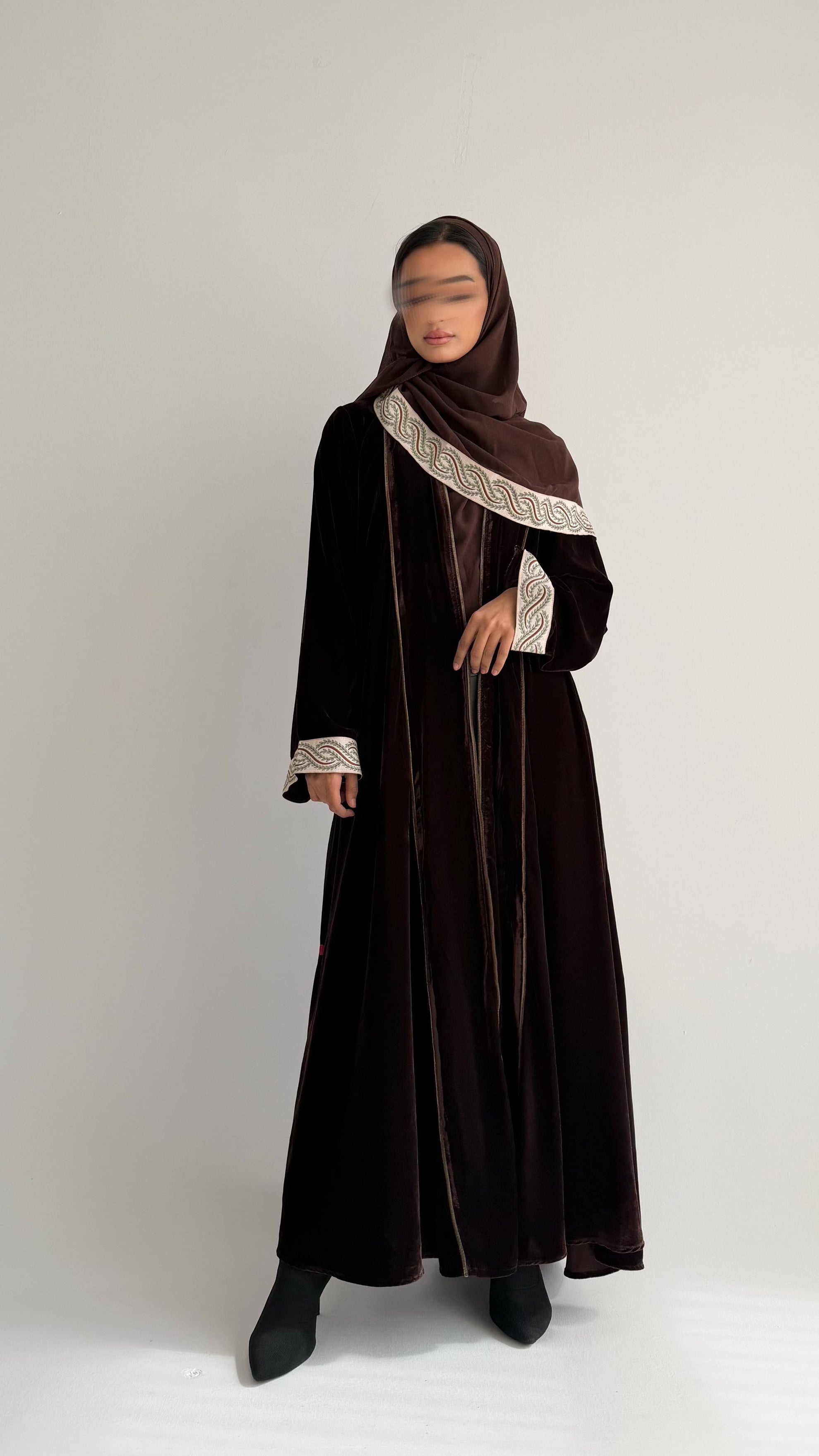 MWT820 - عباية بني مع تدخيلة كلفة راقية - Aya