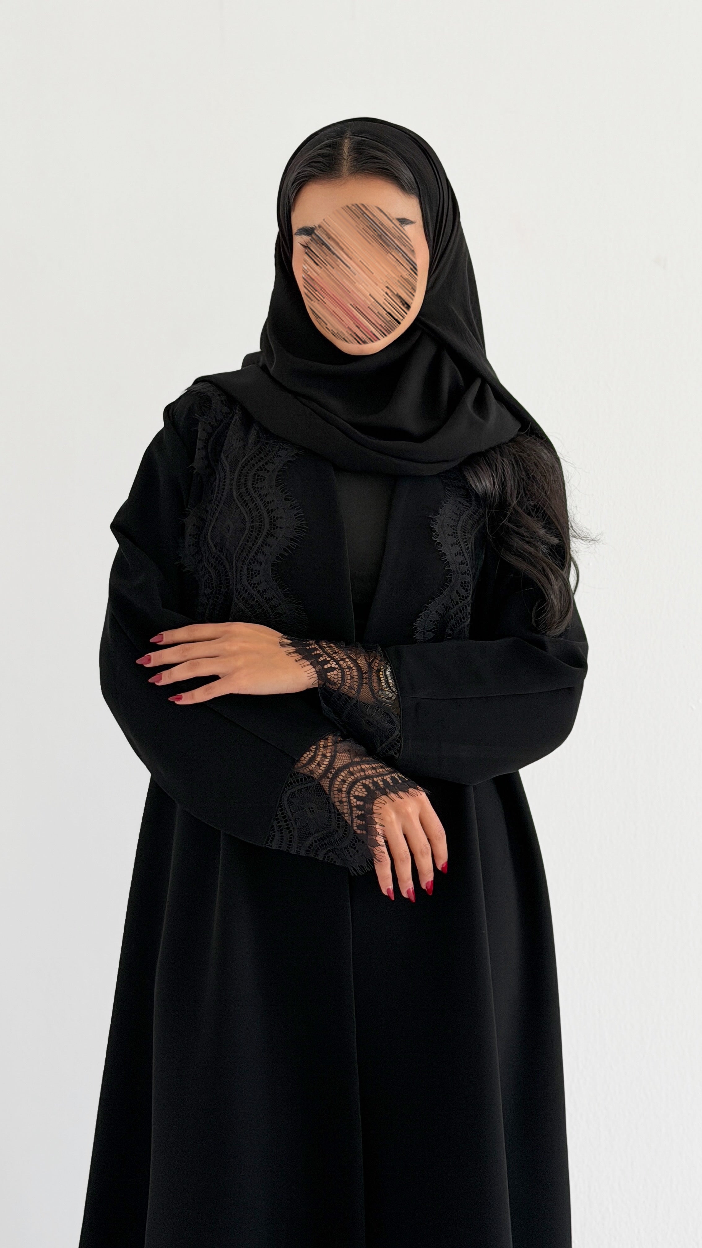 MWT1010 - عباية مع تدخيلة دانتيل بشكل راقي - Aya