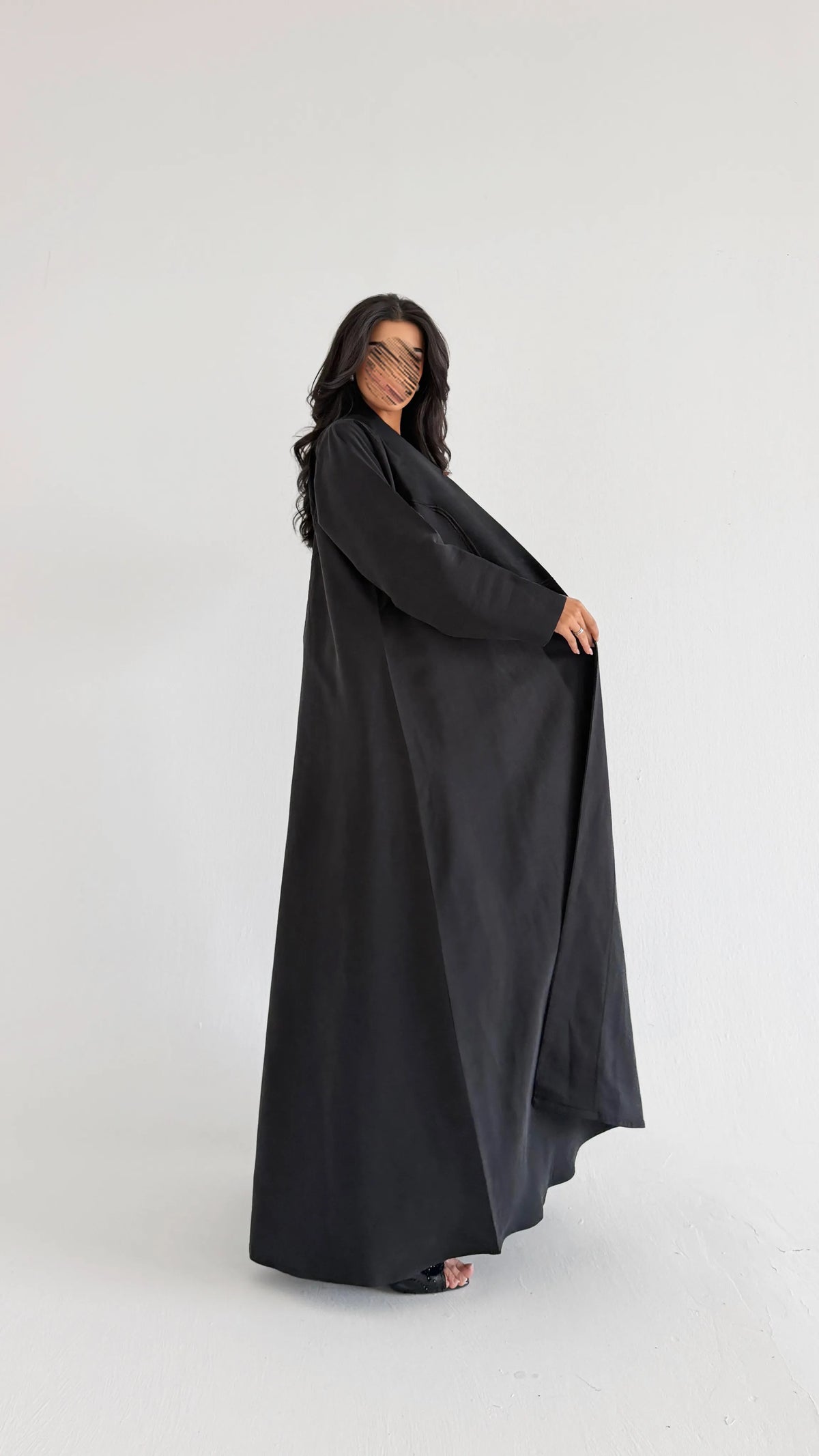 MWT1293 - عباية كريب مغسول بتدخيلة جاكار وتطريز - Aya