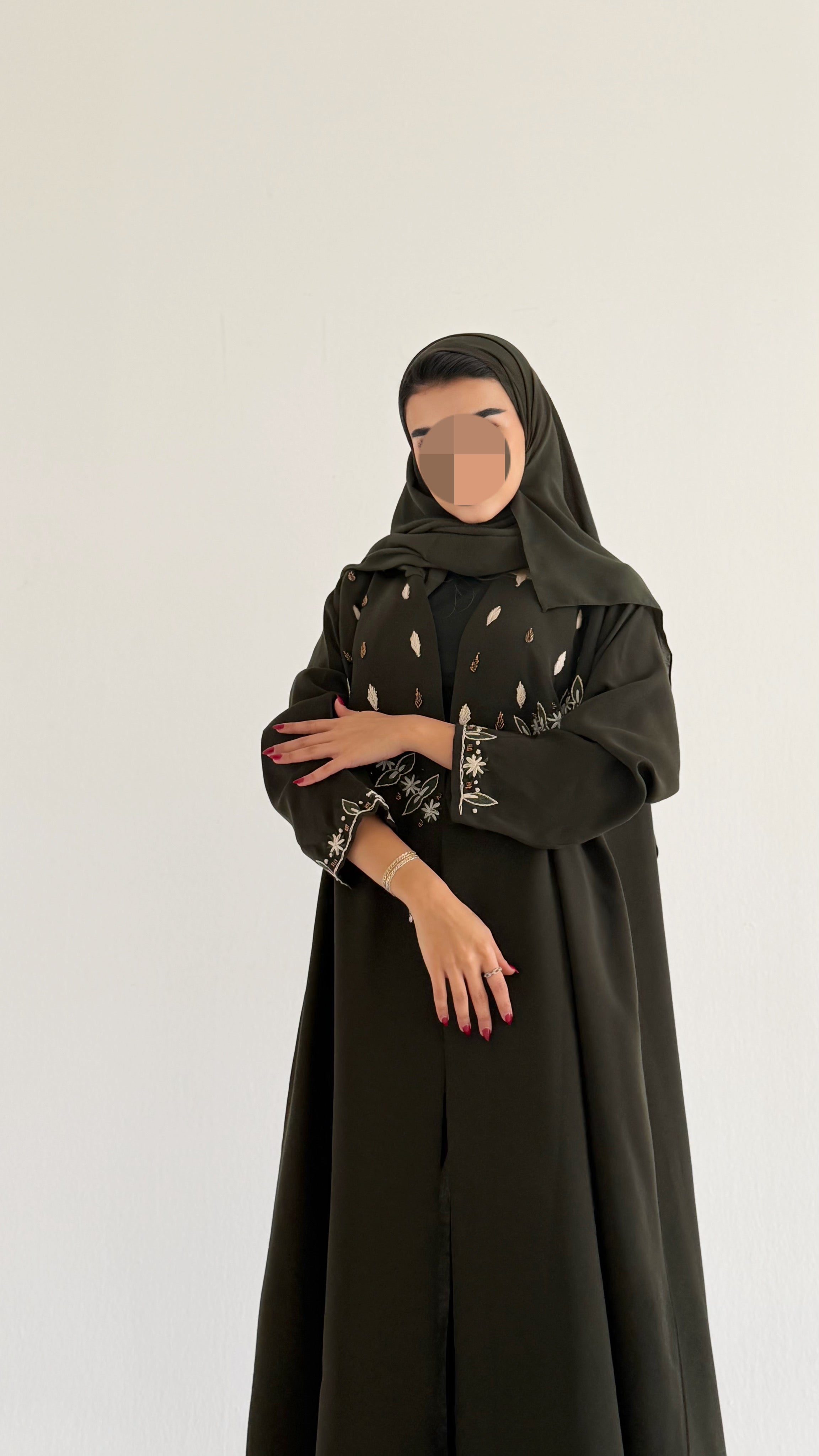 MW645 - Light Crepe Standing with Jacquard Half-Cloche