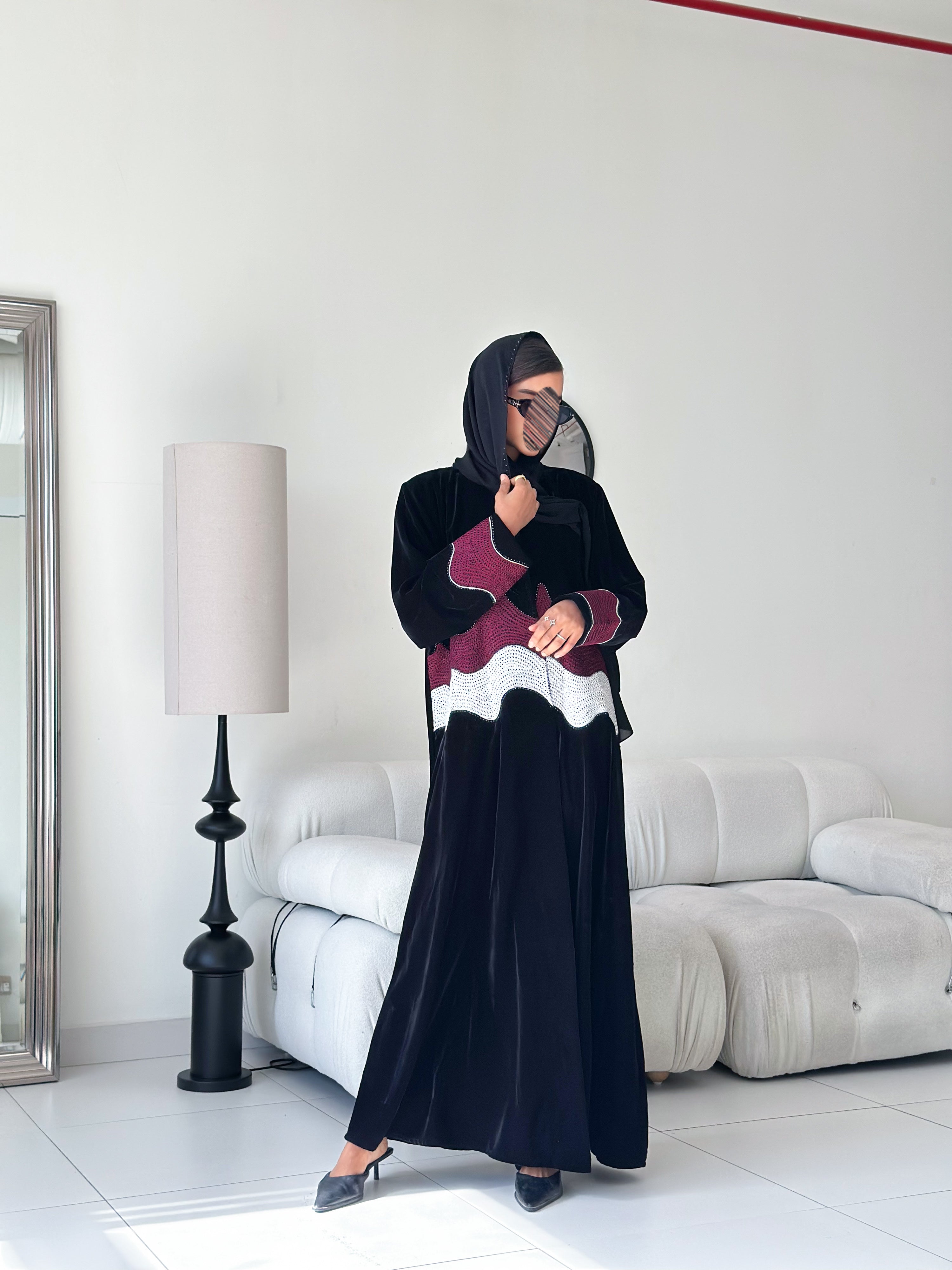 MW1790 - عباية مخمل شغل هاري مع كرستال