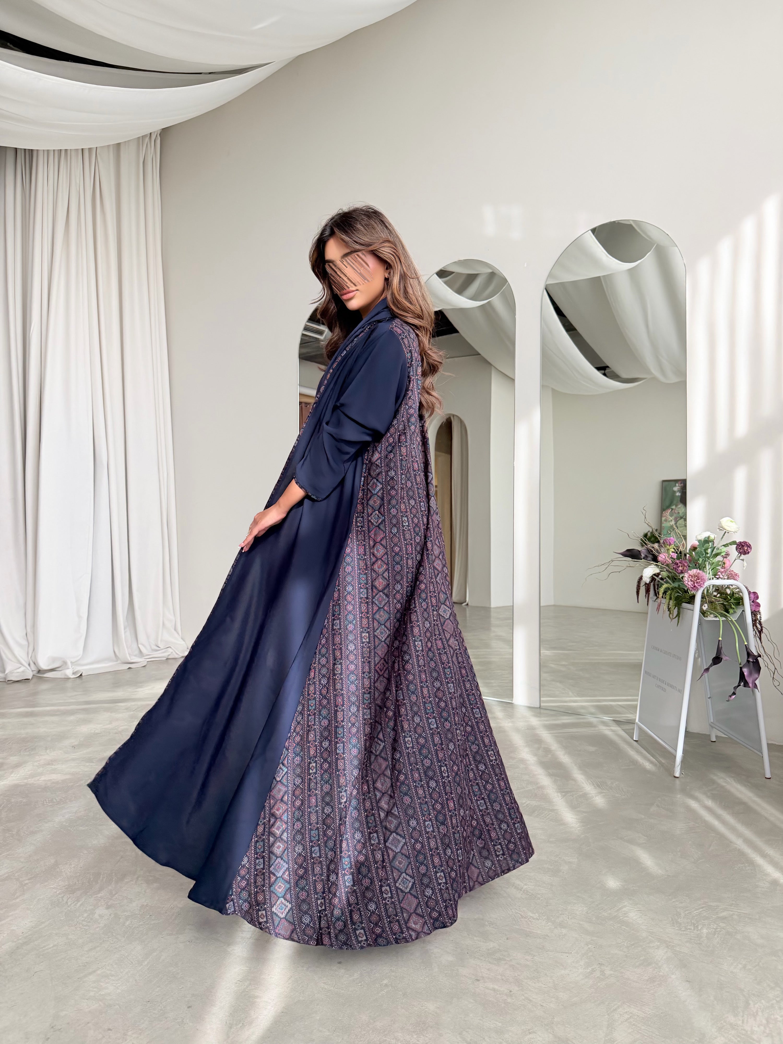 MWT788 - عباية كريب مع تدخيلة كشميري - Aya