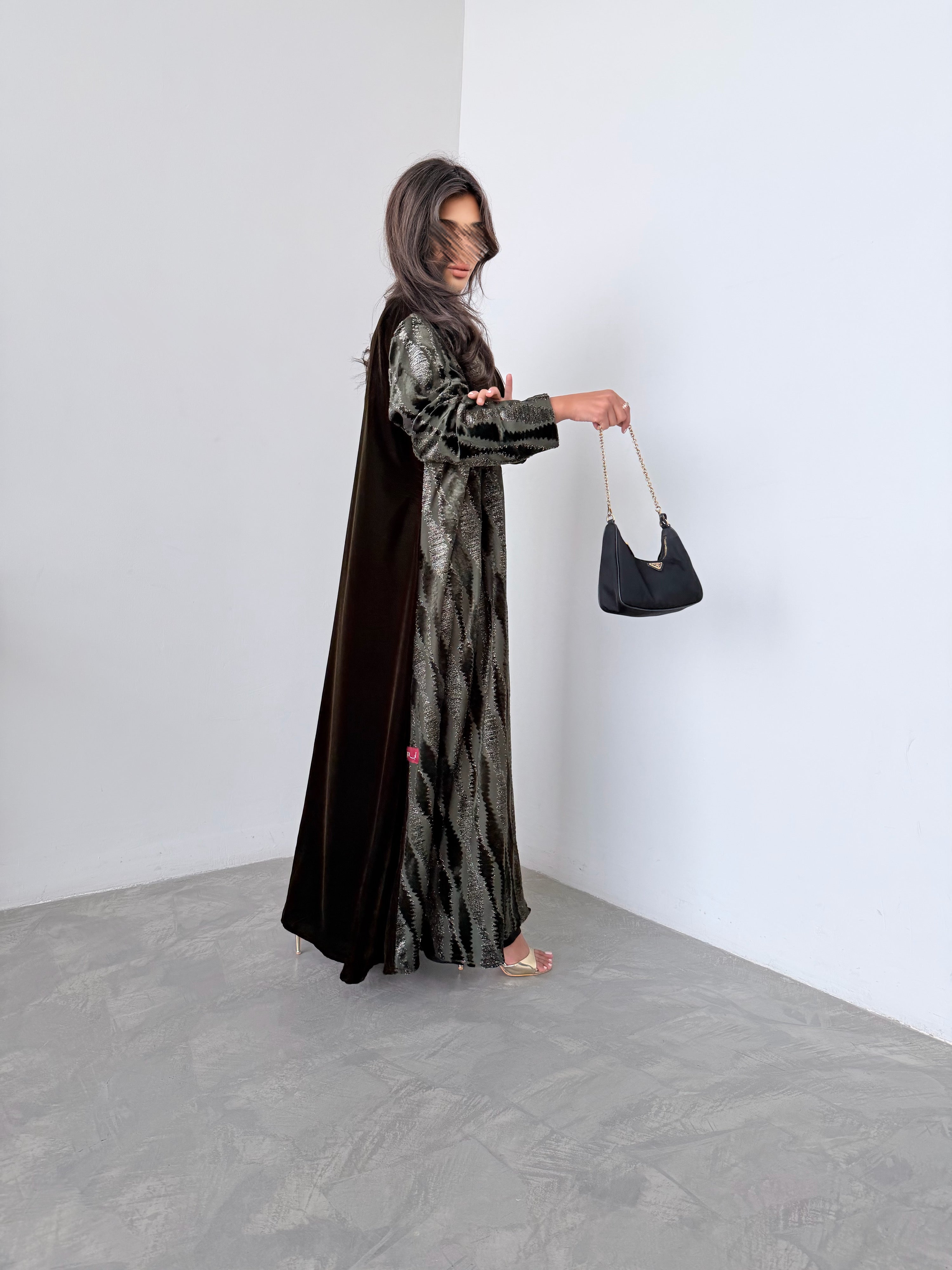 MW645 - Light Crepe Standing with Jacquard Half-Cloche