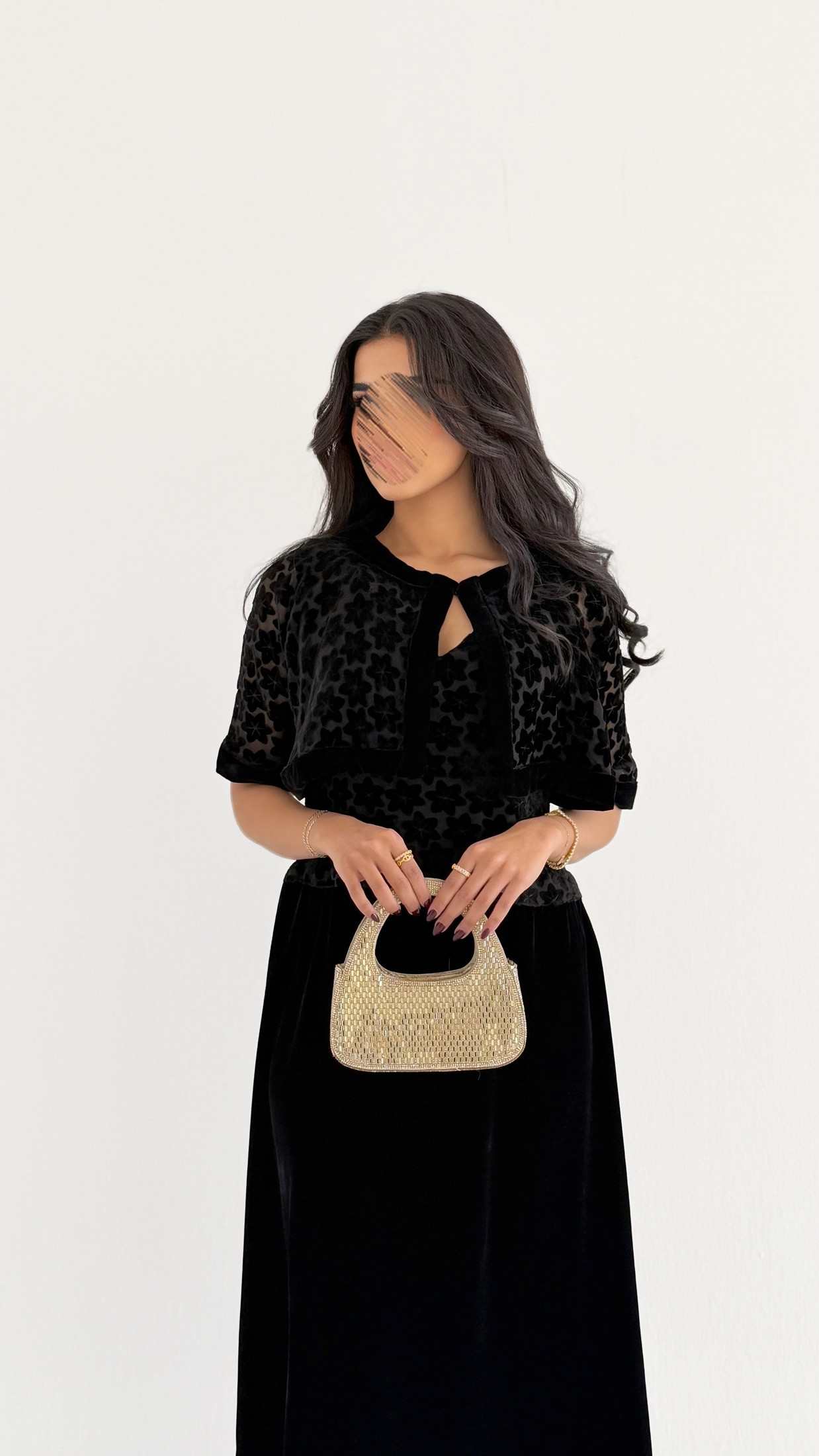 MWJ001 - جلابية مخمل أسود بتصميم أنيق مع كيب شيفون مخمل - Aya