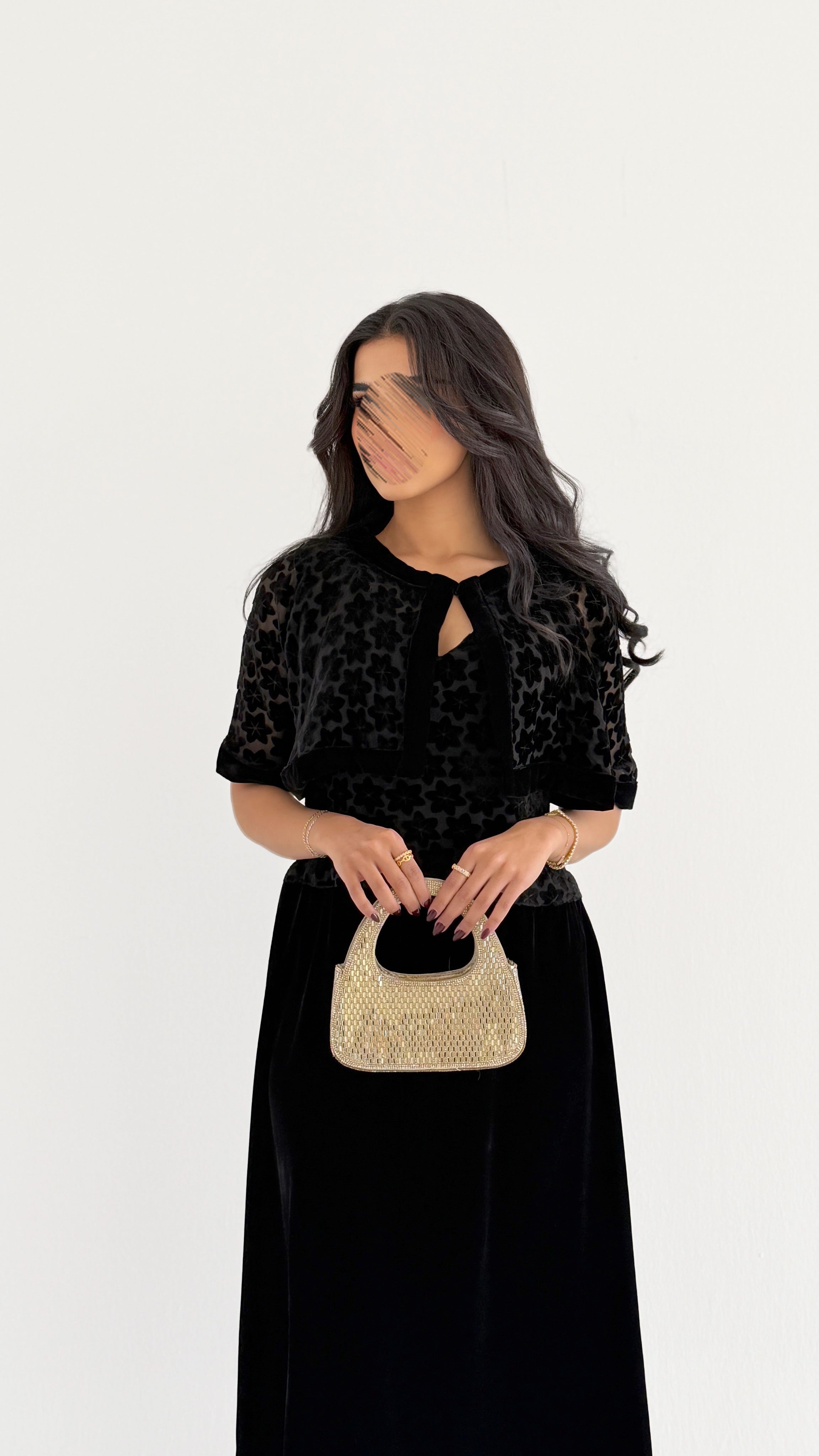 MWJ001 - جلابية مخمل أسود بتصميم أنيق مع كيب شيفون مخمل - Aya