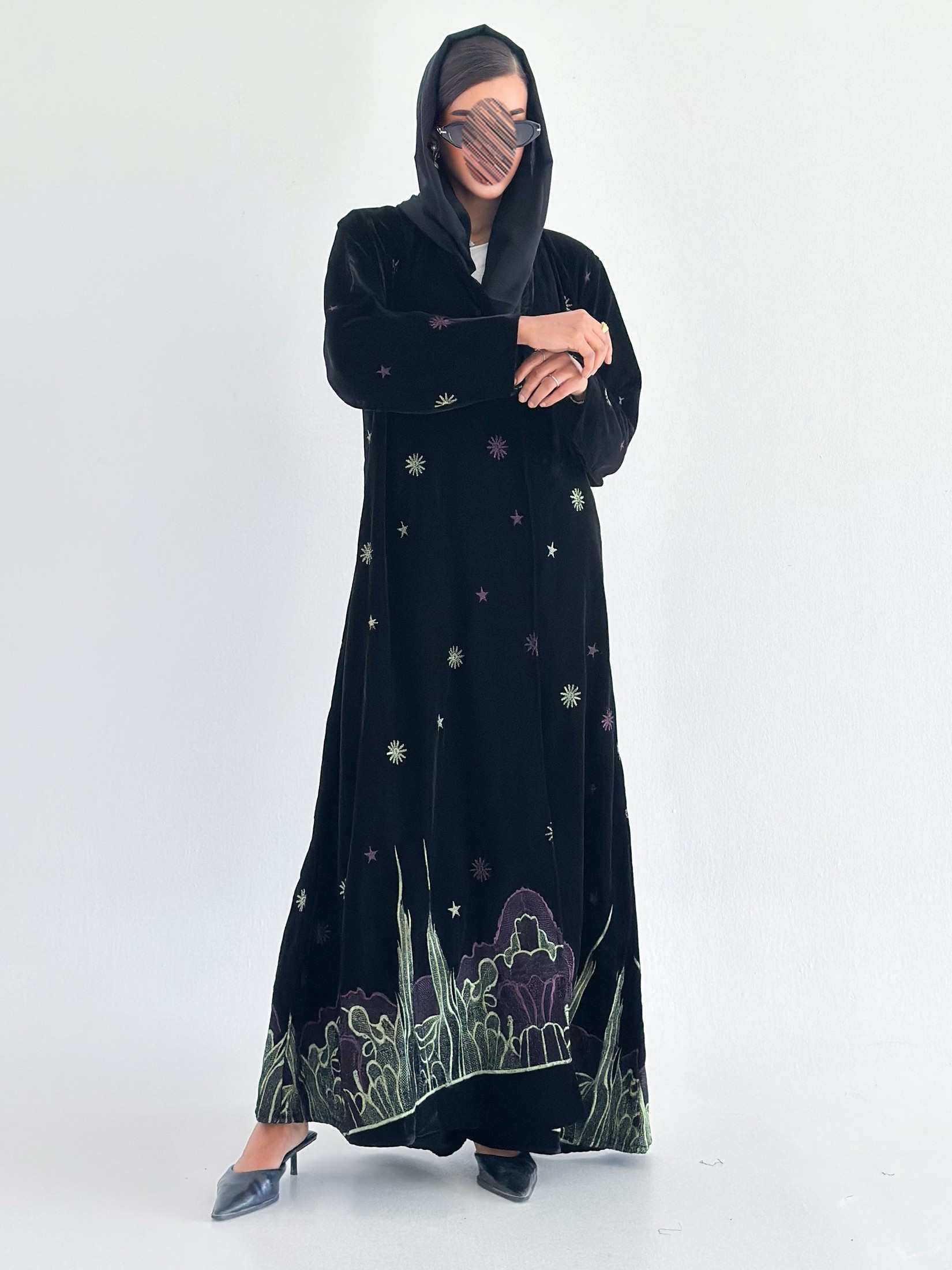MW1742 - عباية اسود مخمل مطرزة - Aya