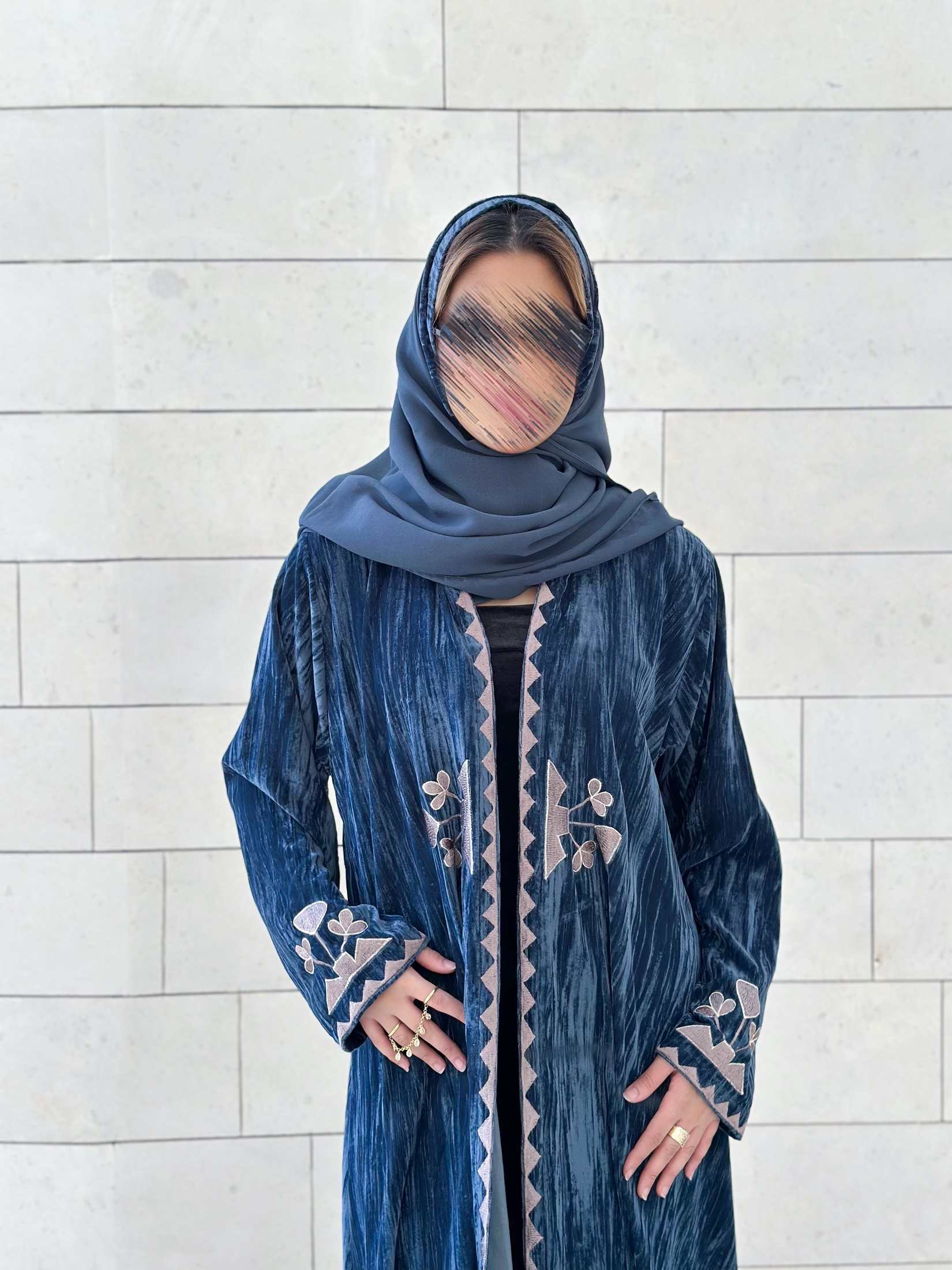 MWT395 - عباية مخمل مخطط تطريز - Aya