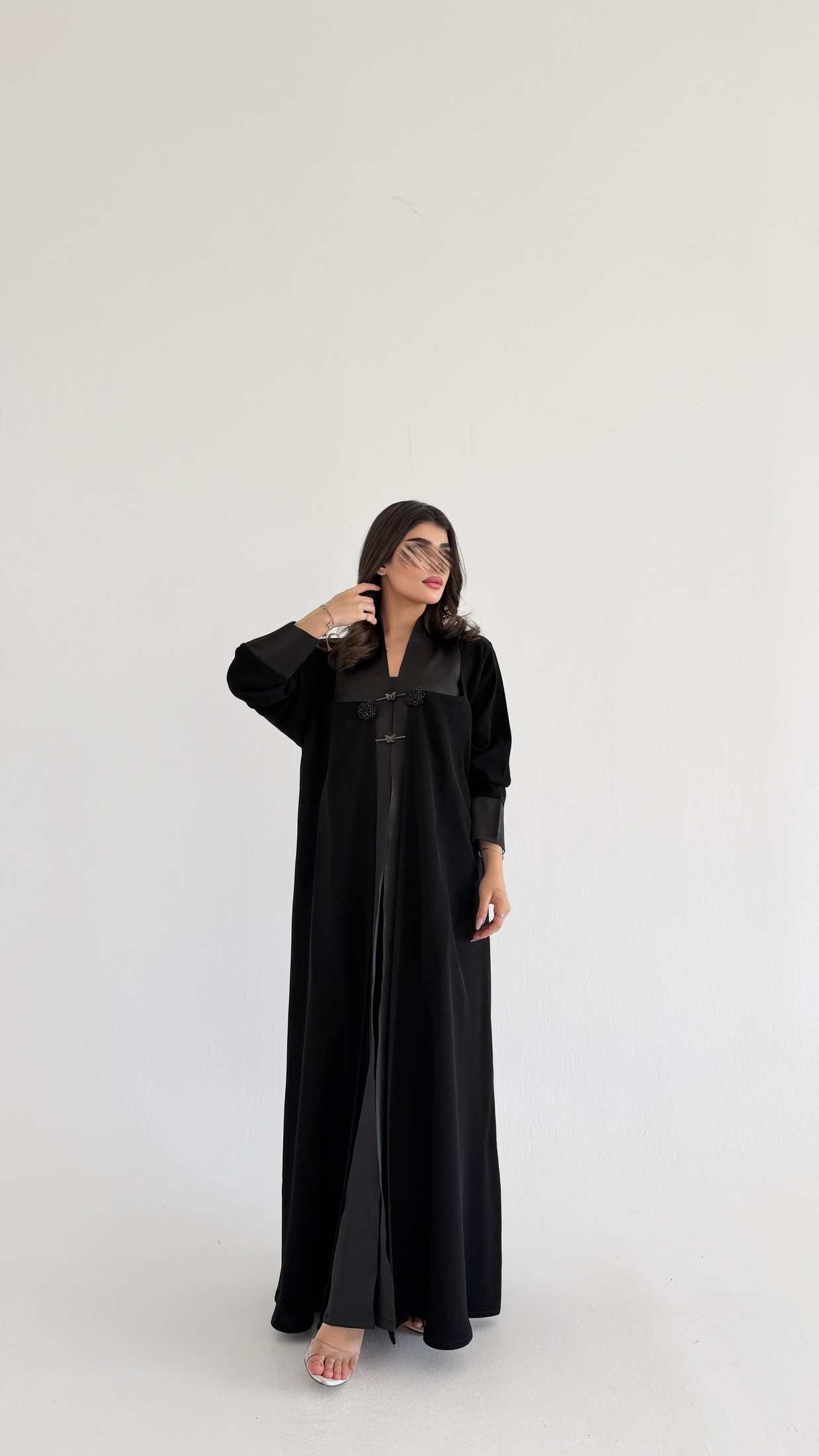MW2097 - عباية كريب مع اضافة تفتة لمعة راقية - Aya