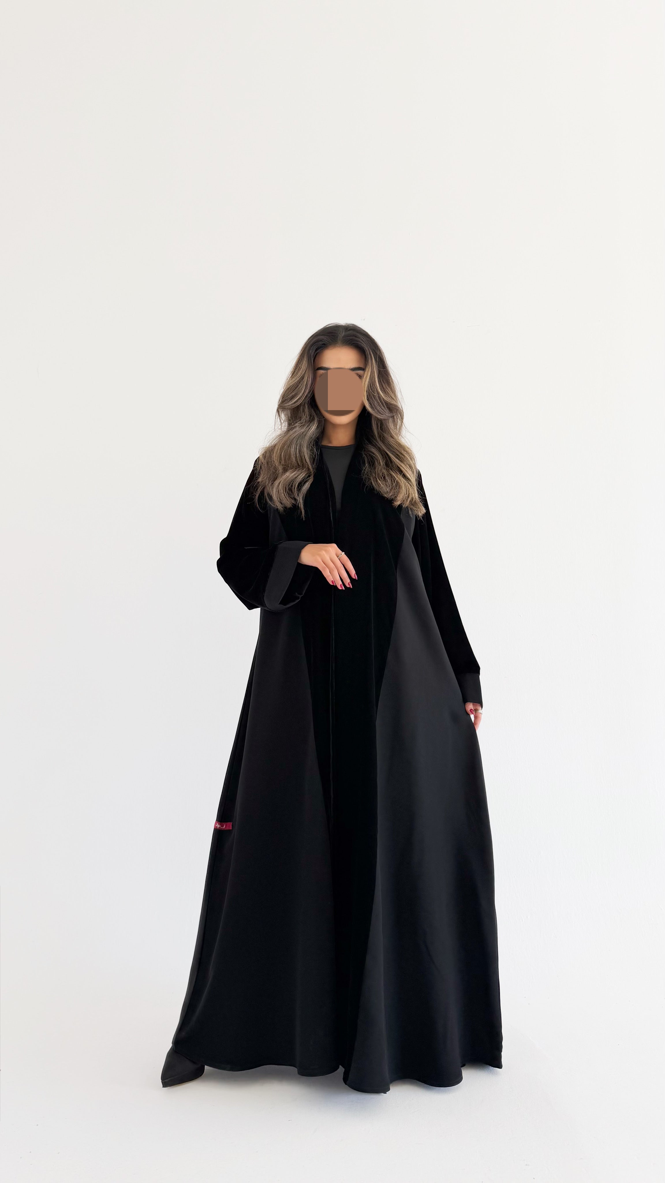 MWE914 - عباية سوداء كريب مخمل قصة كلوش