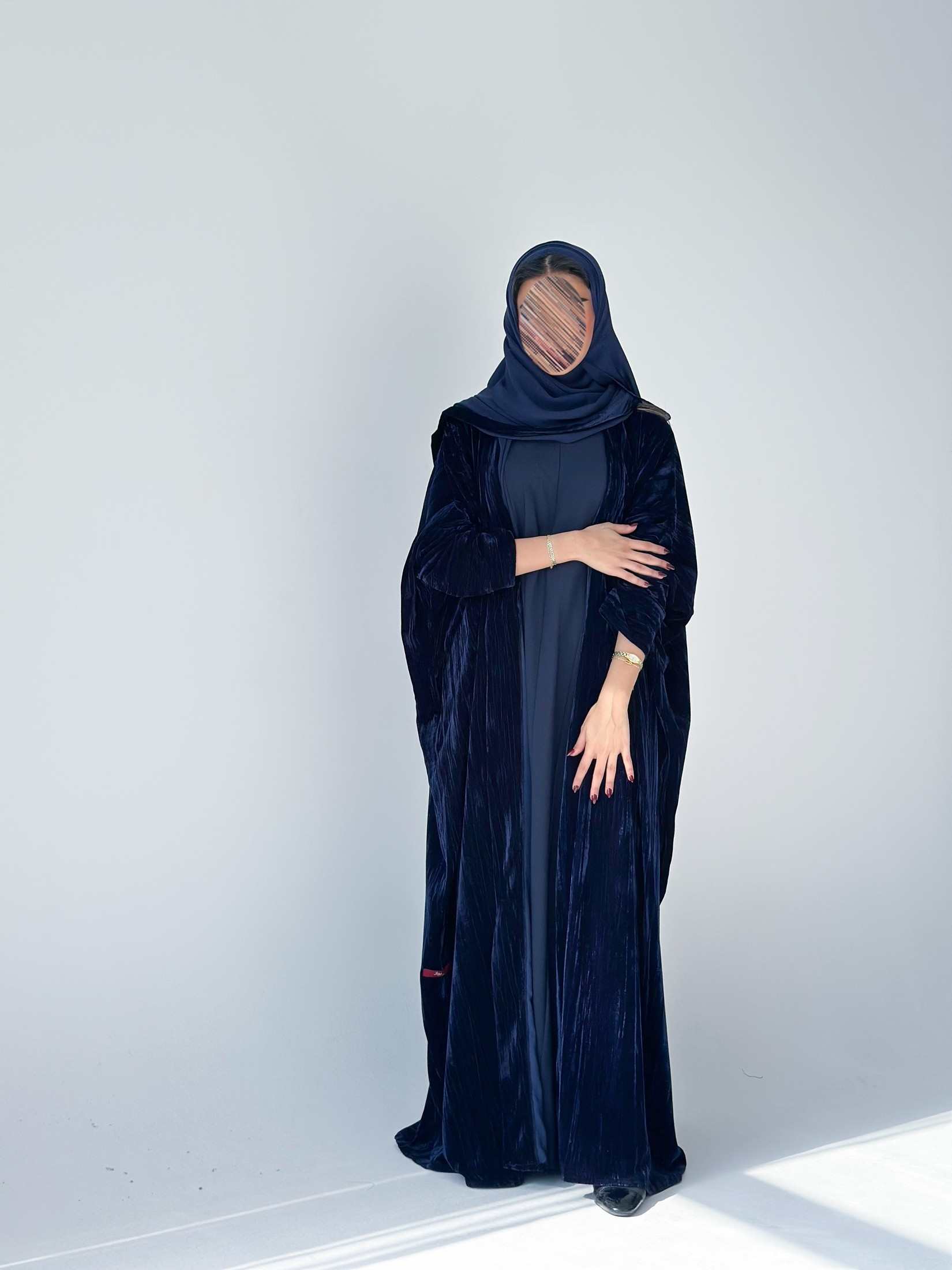 MW1887 - عباية مخمل مع فستان كريب - Aya