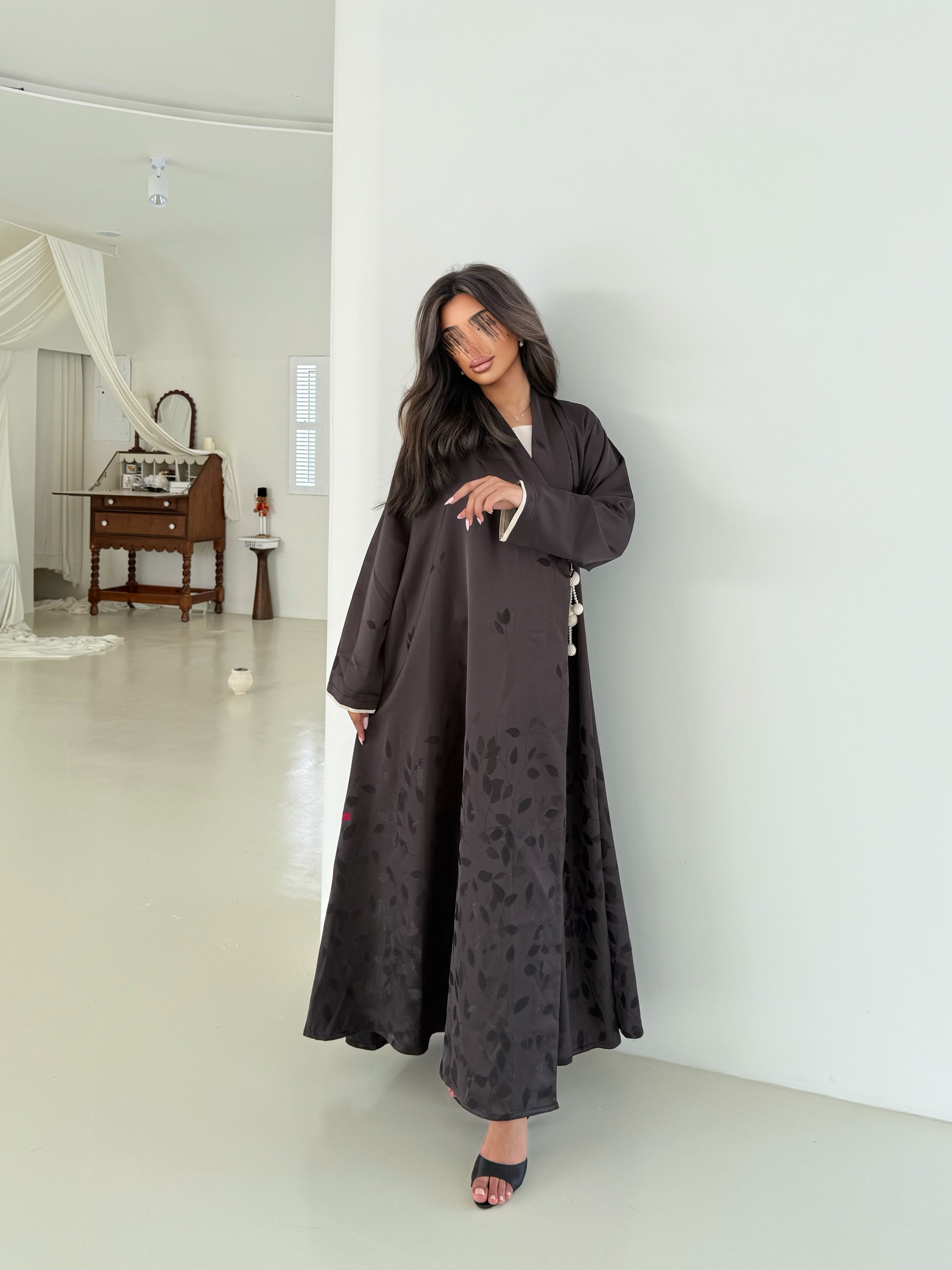 MW645 - Light Crepe Standing with Jacquard Half-Cloche