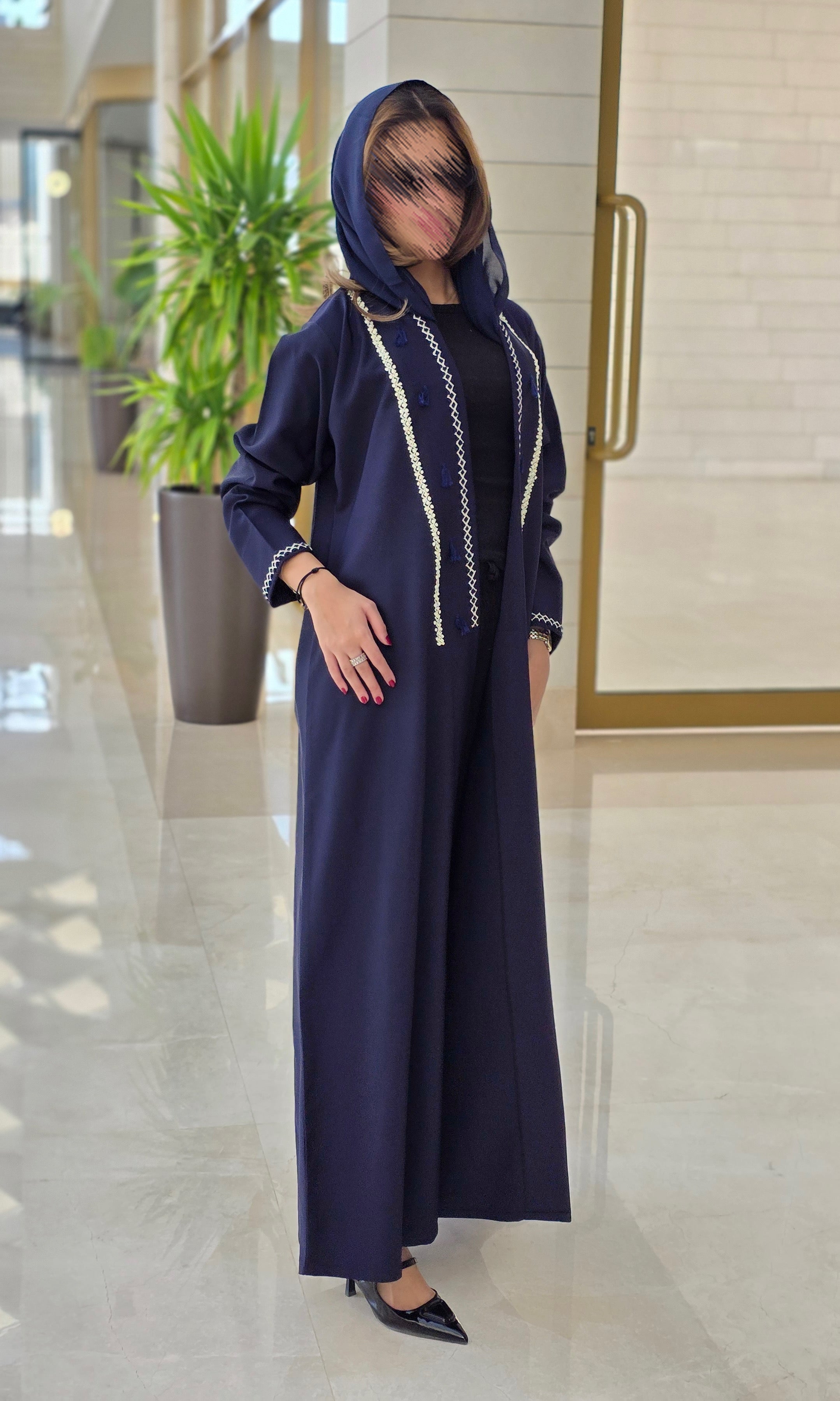 MWT661 - عباية كحلي تطريز من الامام - Aya