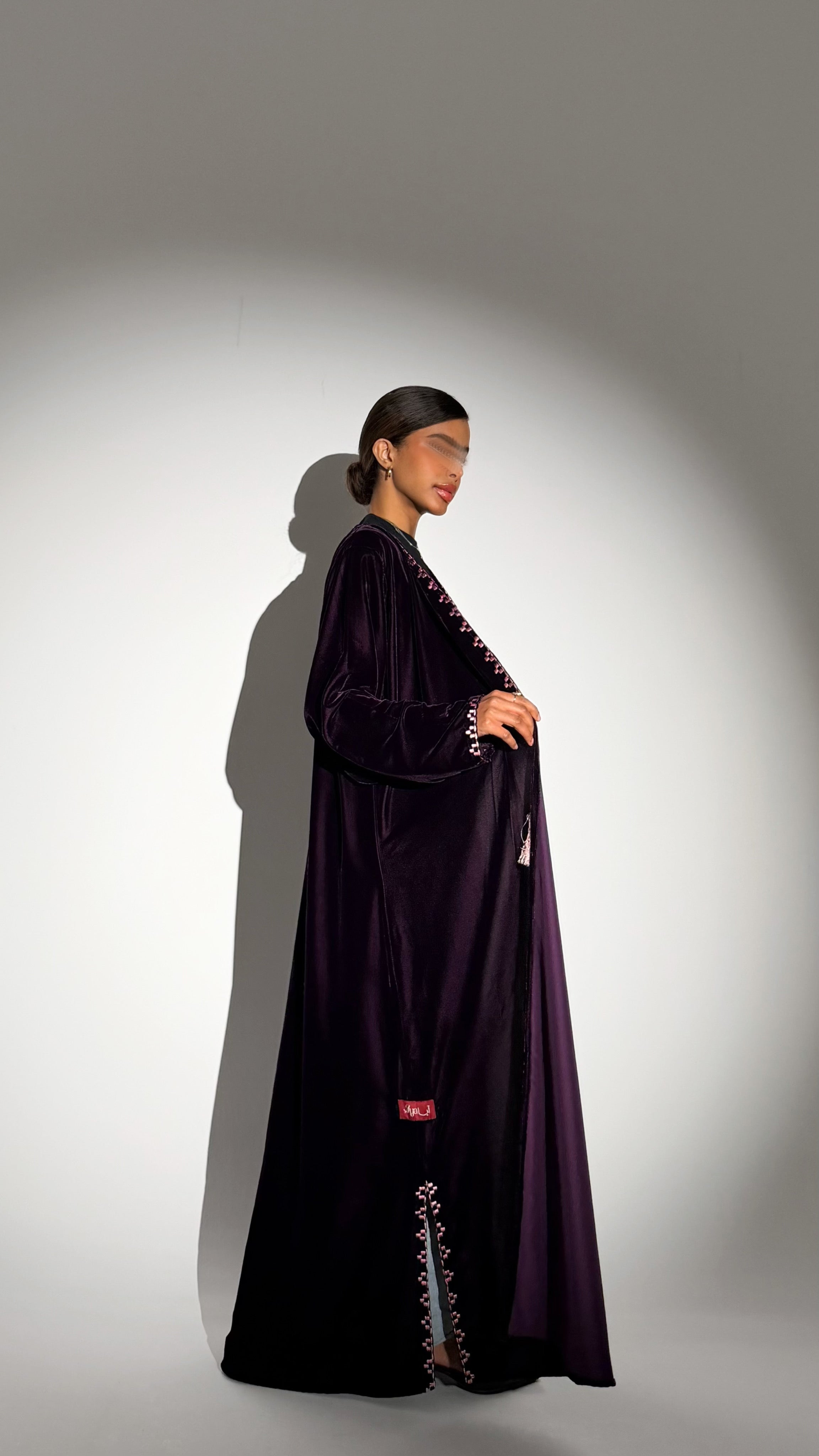 MWT865 - عباية مخمل تطريز