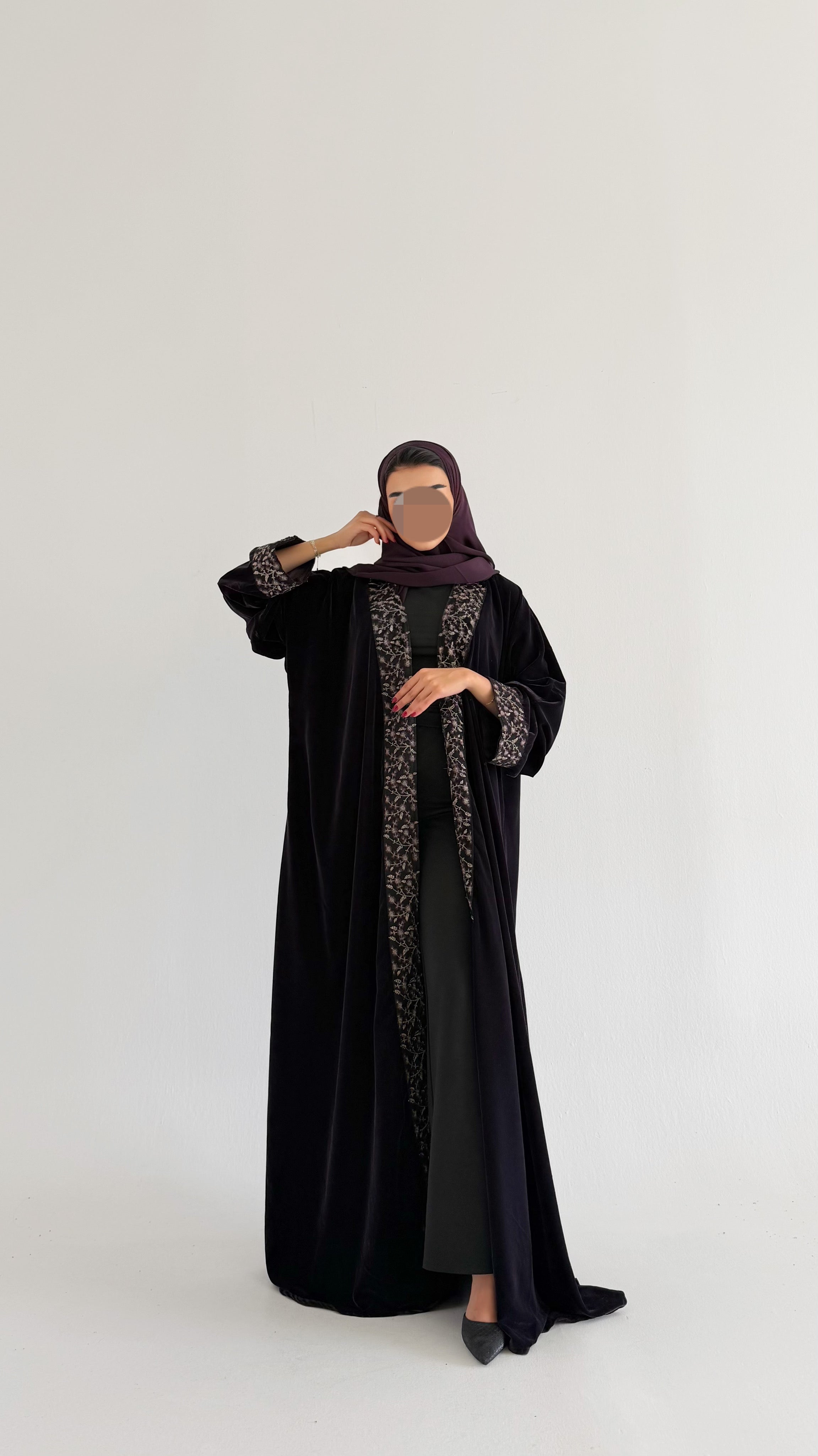 MW1766 - عباية مخمل مع اضافة كلفة