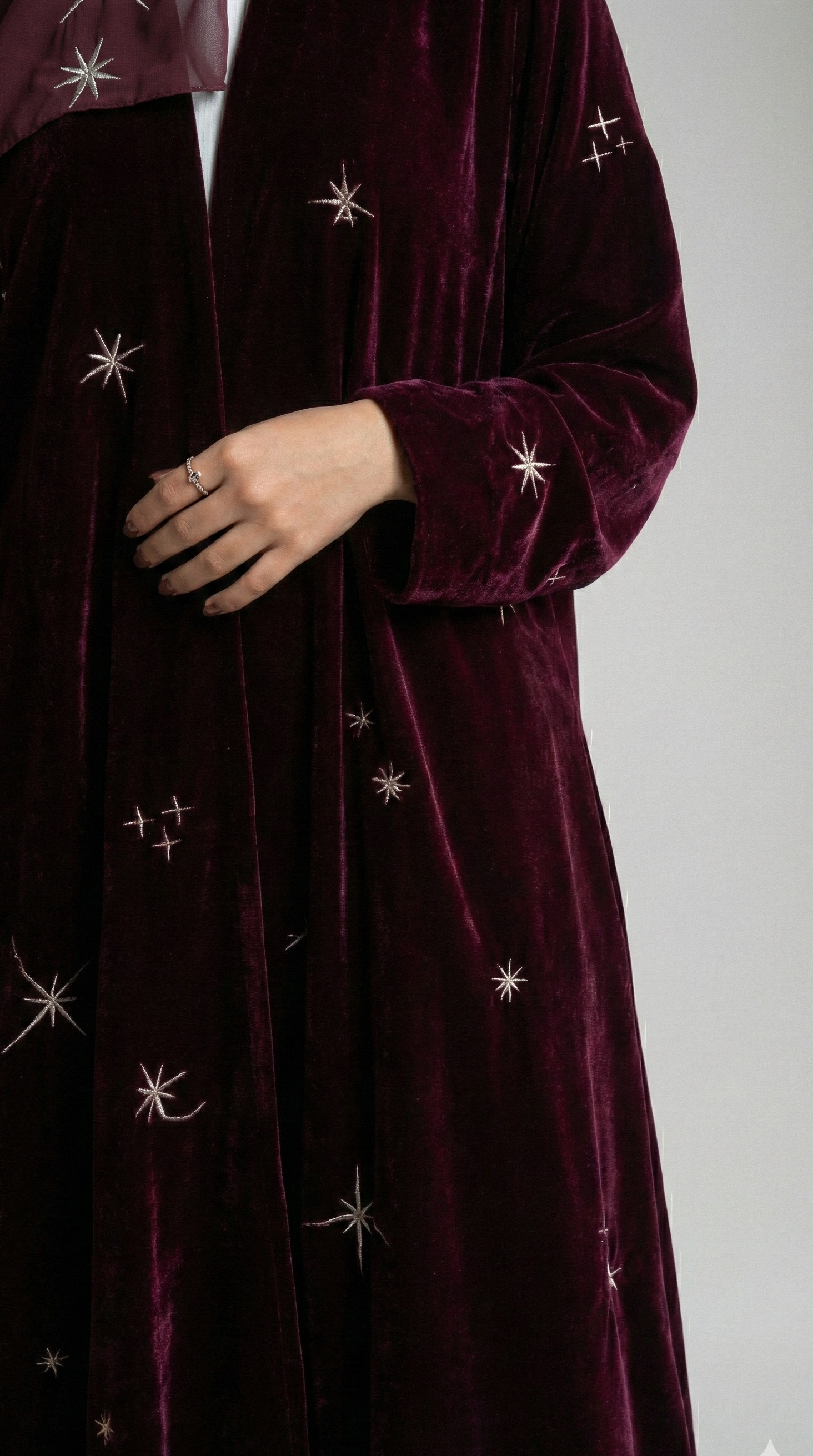 MW645 - Light Crepe Standing with Jacquard Half-Cloche