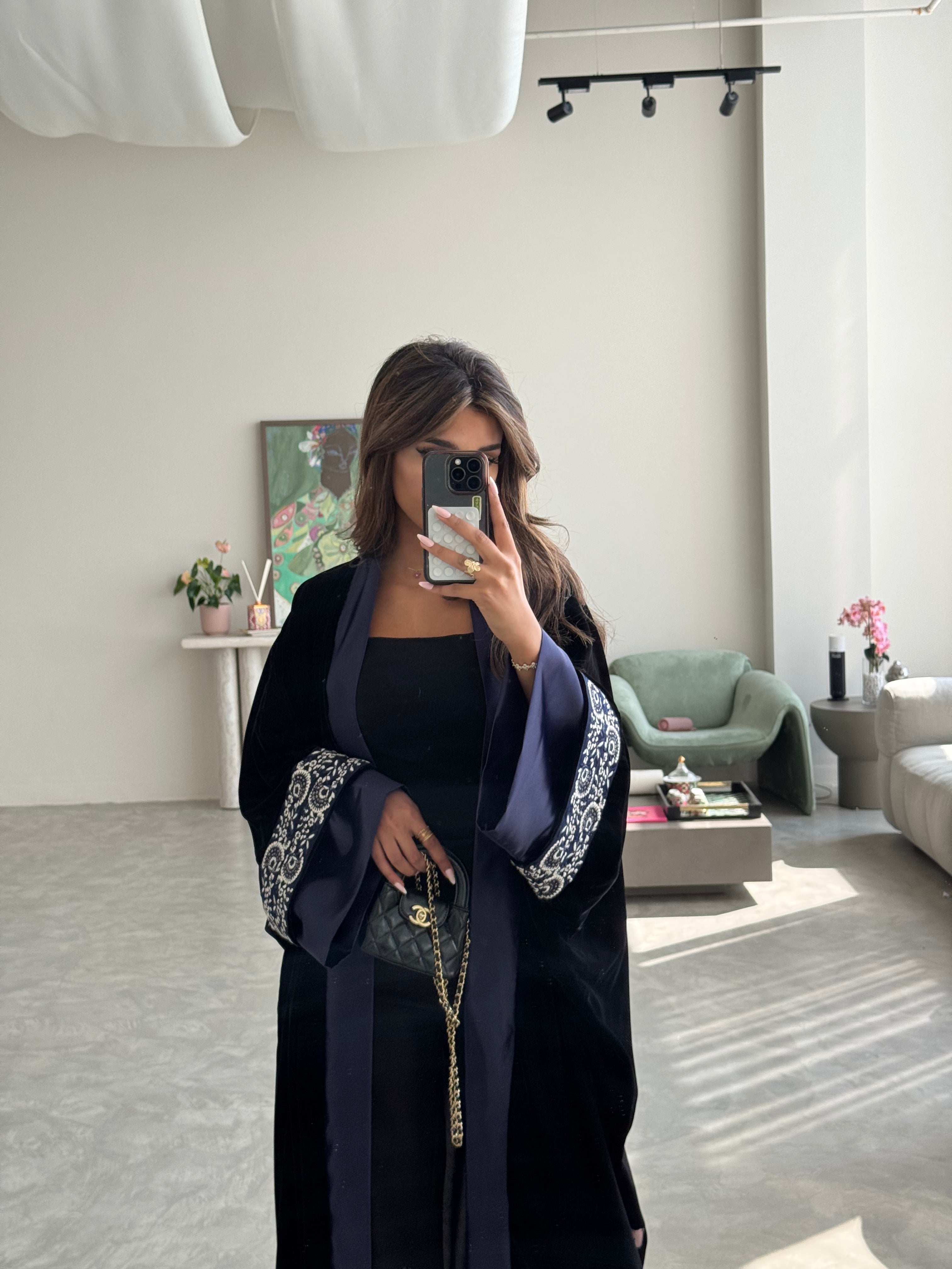 MWT671 - عباية كحلي مع تدخيلة ساتان