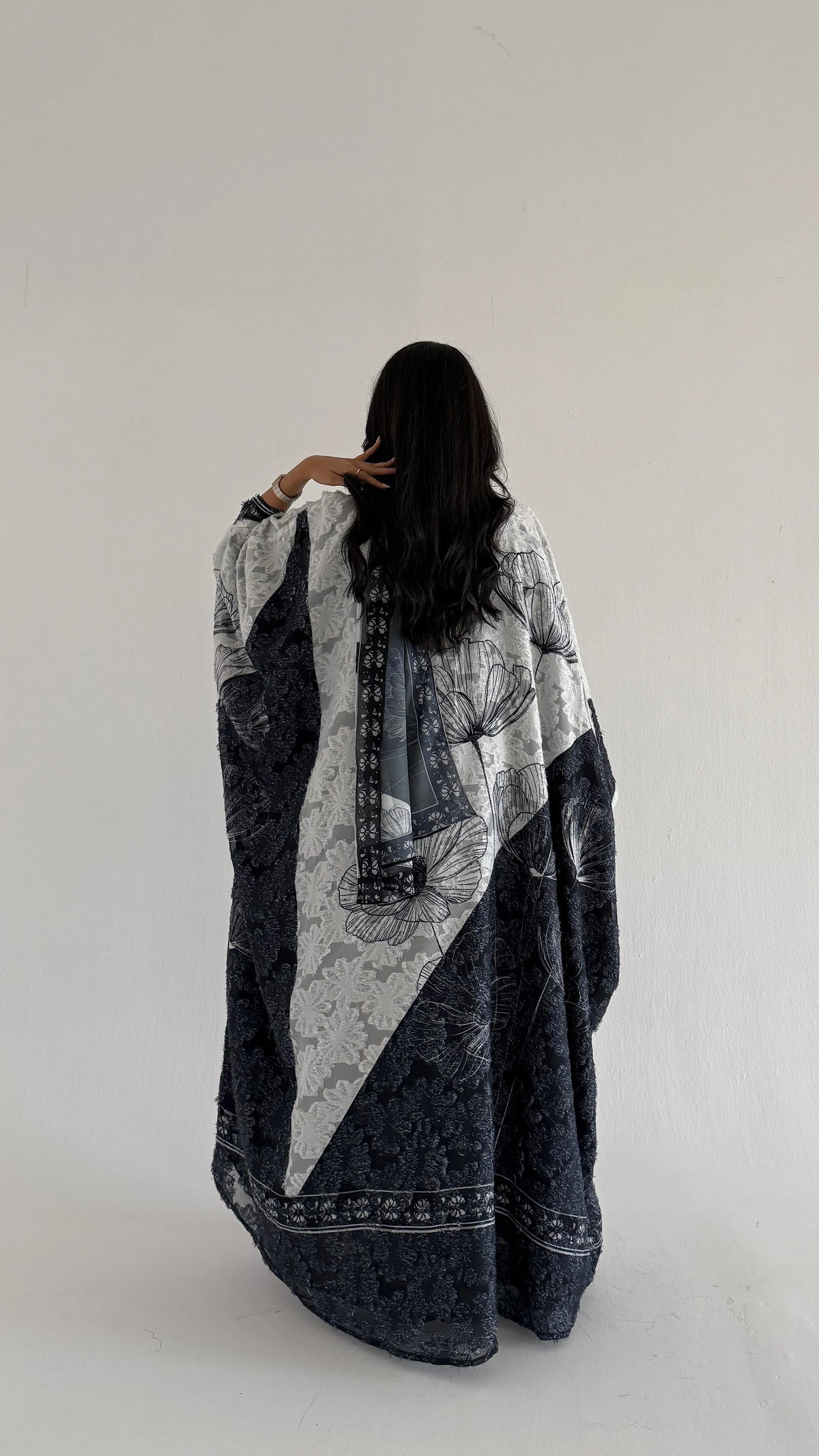MWT1363 عباية طباعة بقصه نص فراشه - Aya