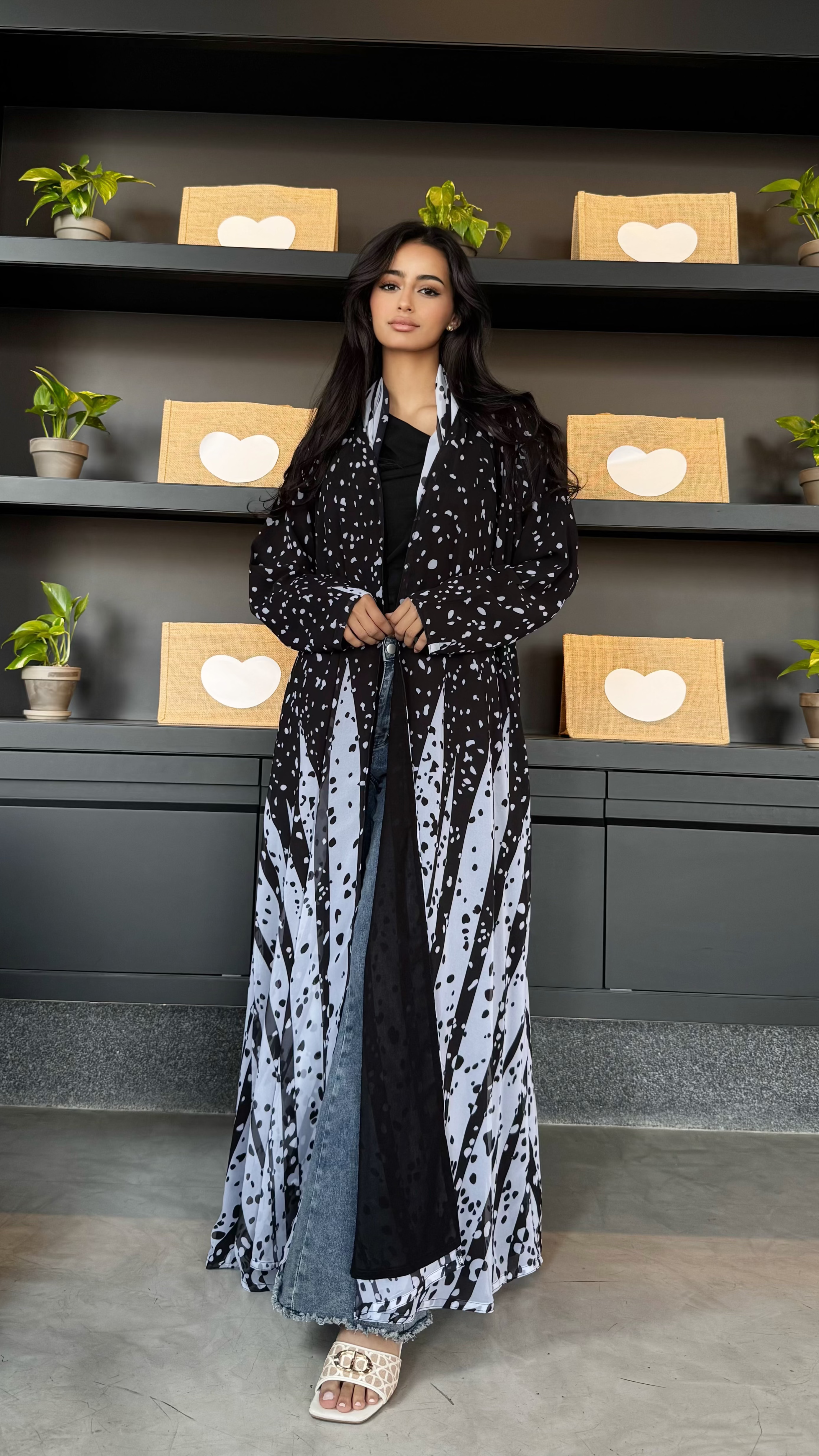 MW645 - Light Crepe Standing with Jacquard Half-Cloche