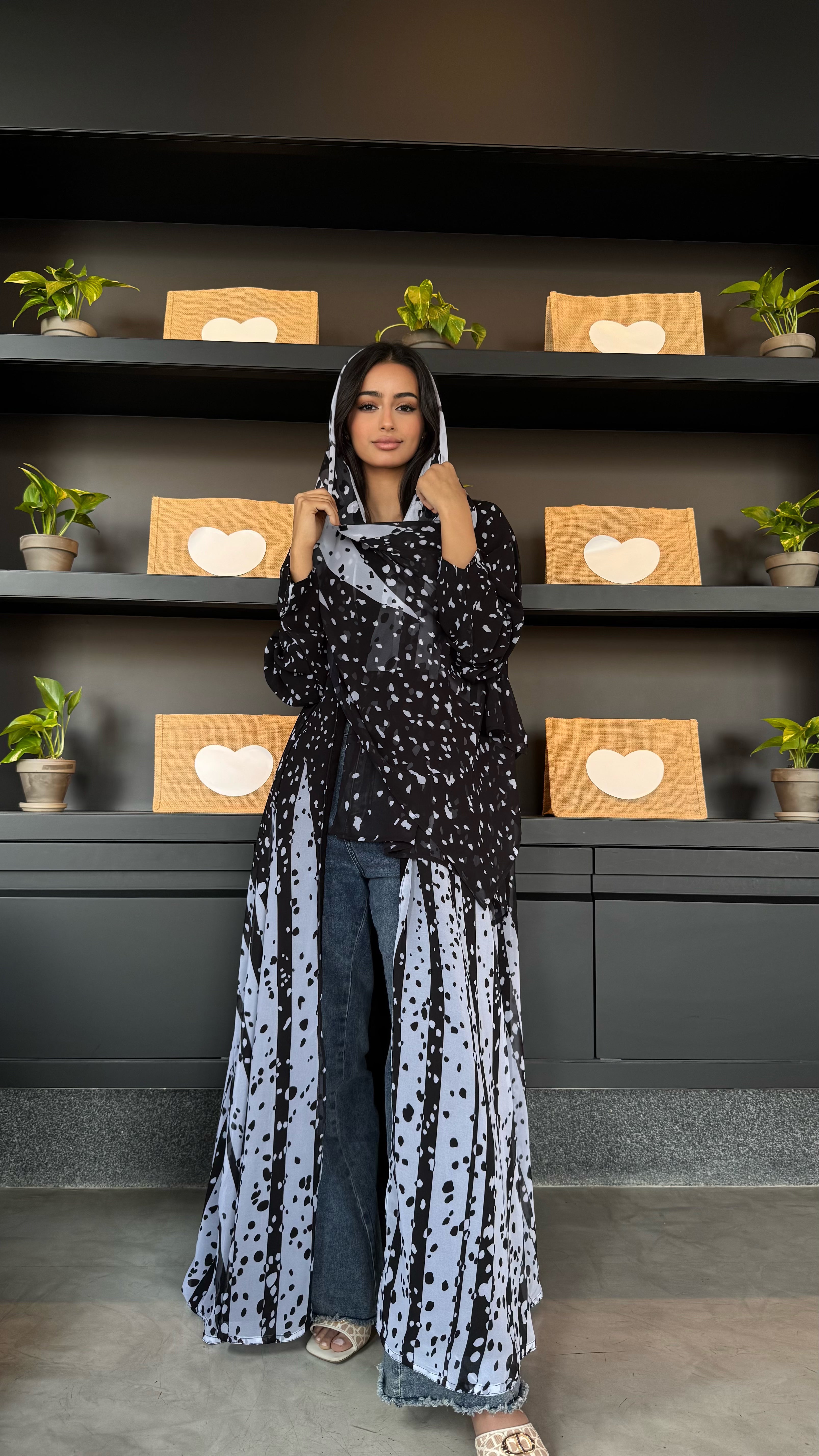 MW645 - Light Crepe Standing with Jacquard Half-Cloche