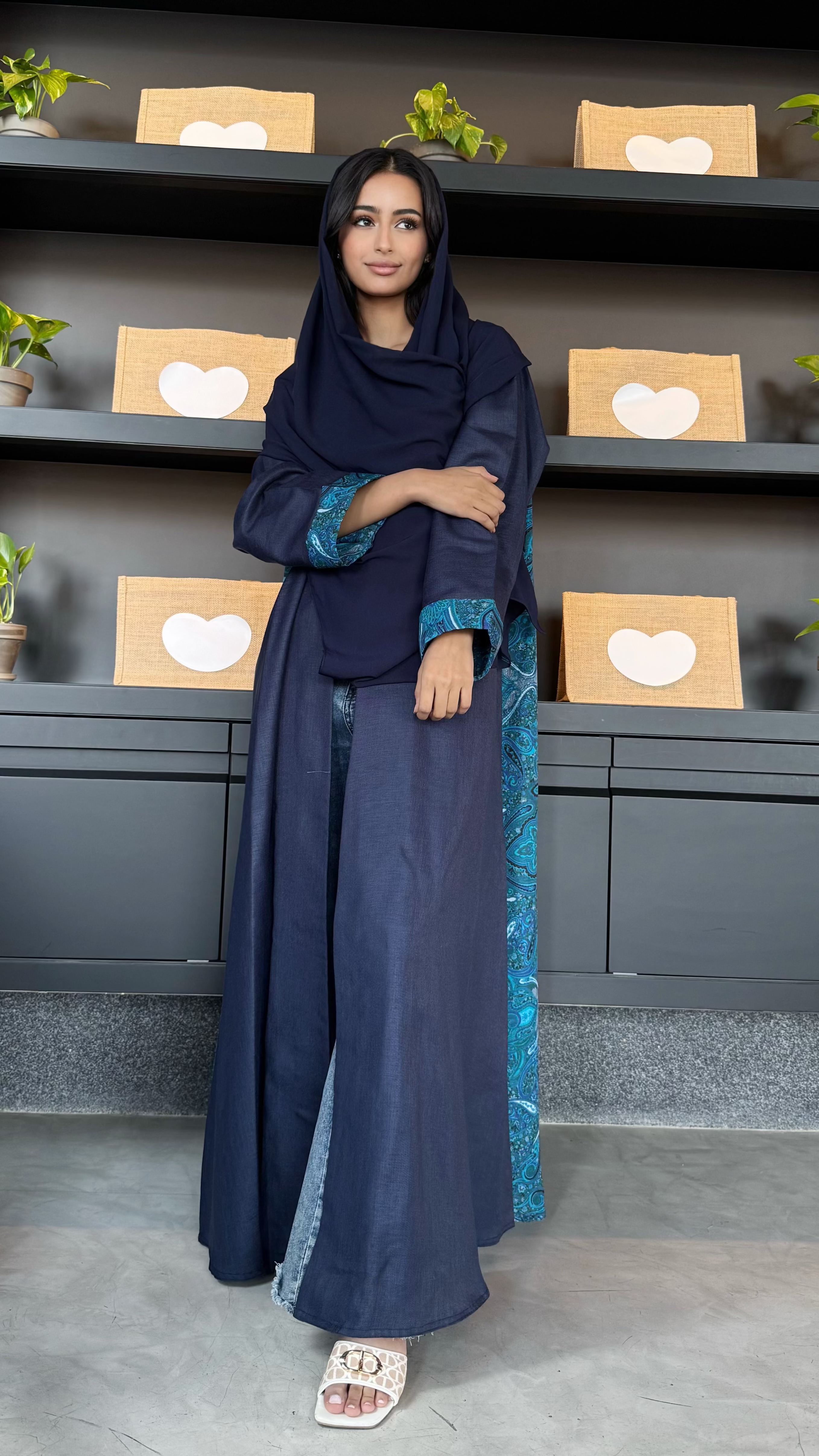 MW645 - Light Crepe Standing with Jacquard Half-Cloche