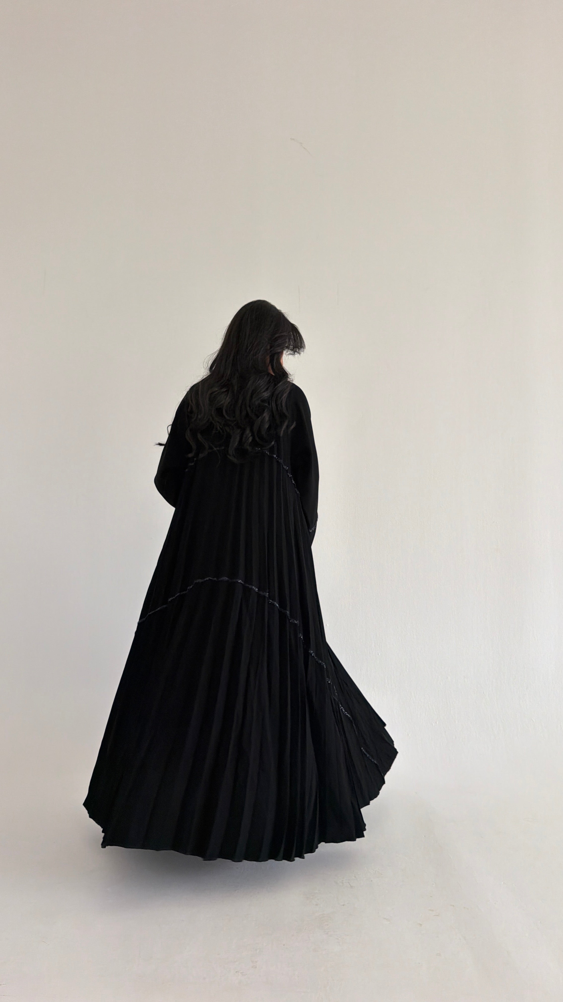 MW2075 - عبايه كلوش مع اضافة برواز كحلي - Aya