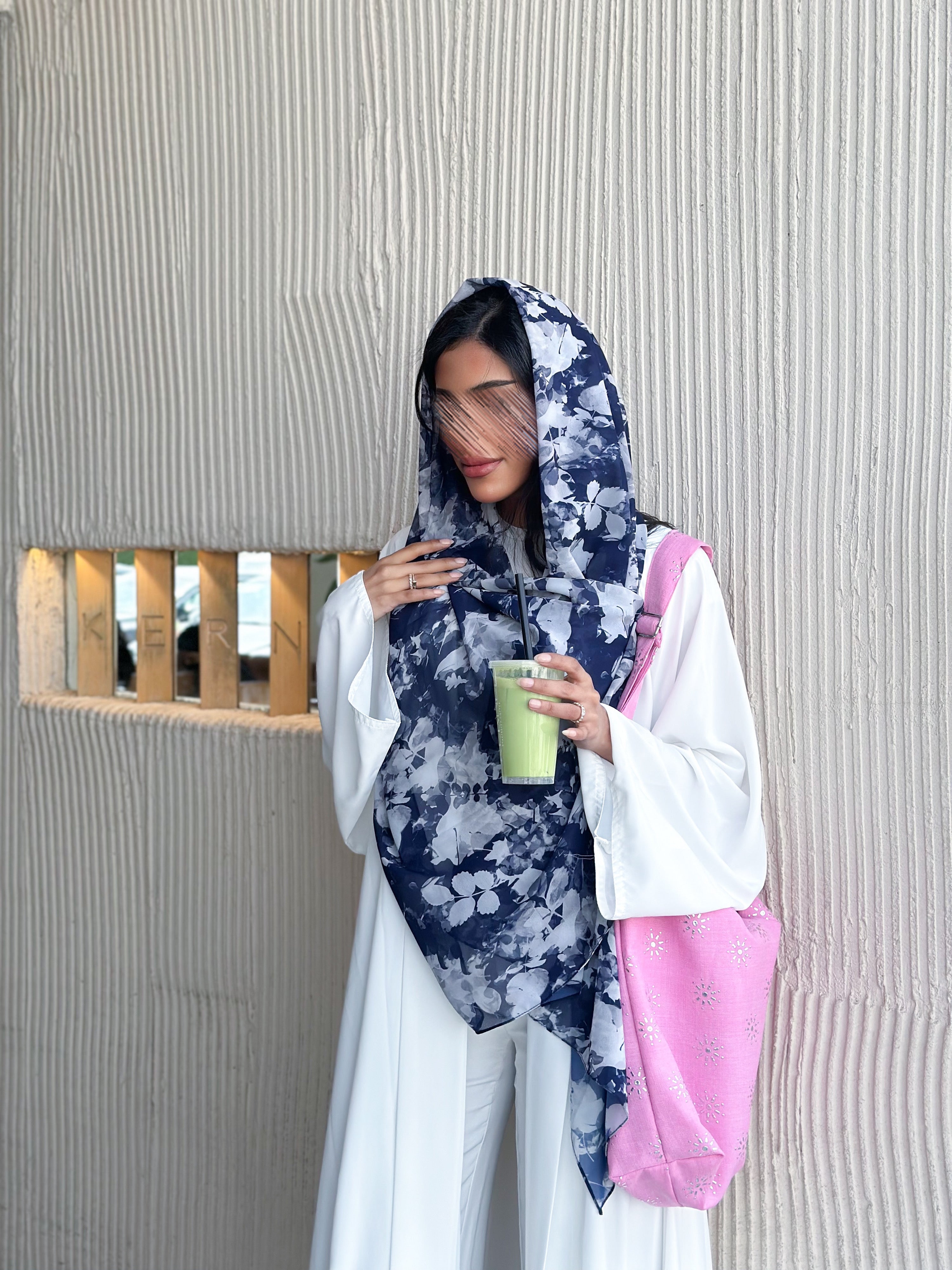 MWB01 - شنطة هوبو مع تطريز فضى