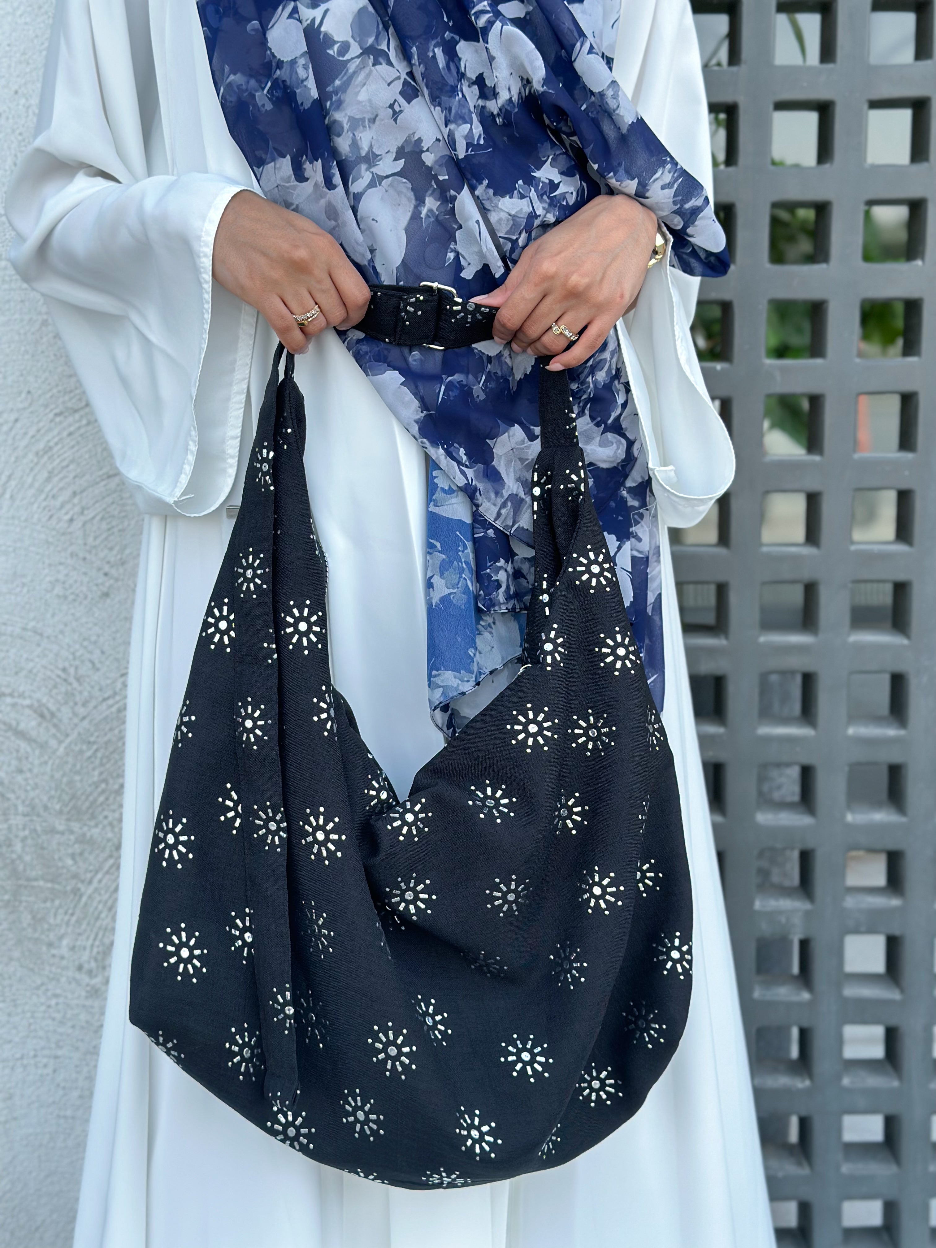 MWB0300 - شنطة هوبو سودا مع تطريز فضى - Aya