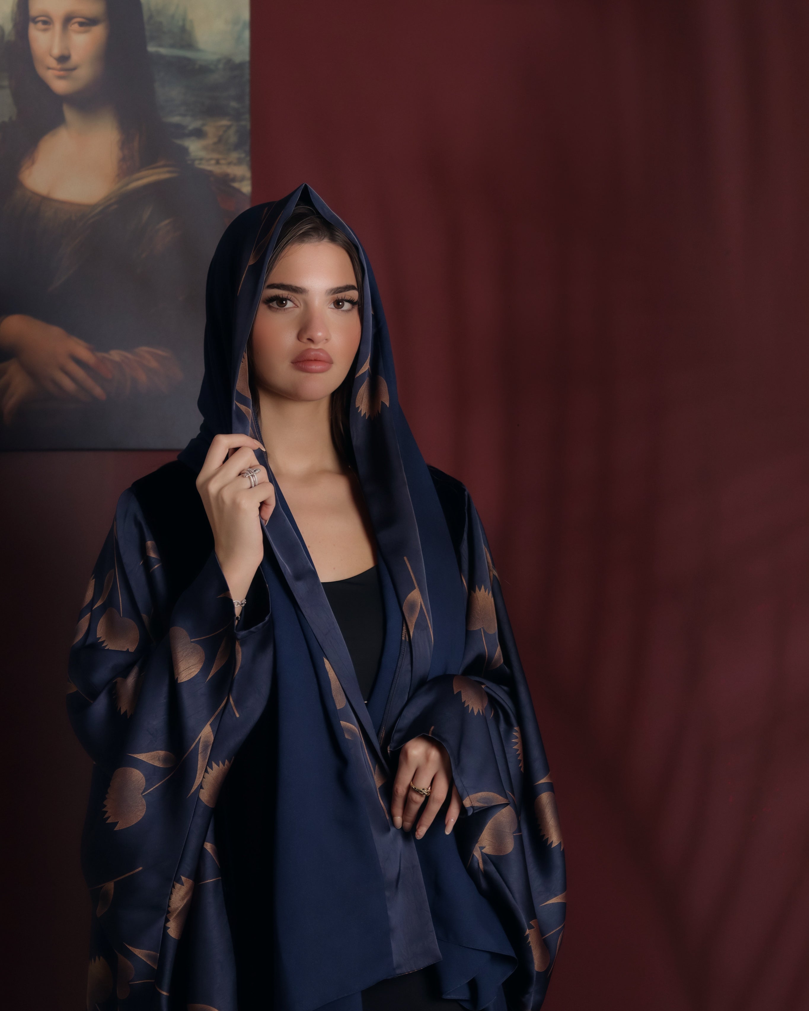 MW1865 - عباية مخمل مع اضافة الجاكار الراقي على الجنبين