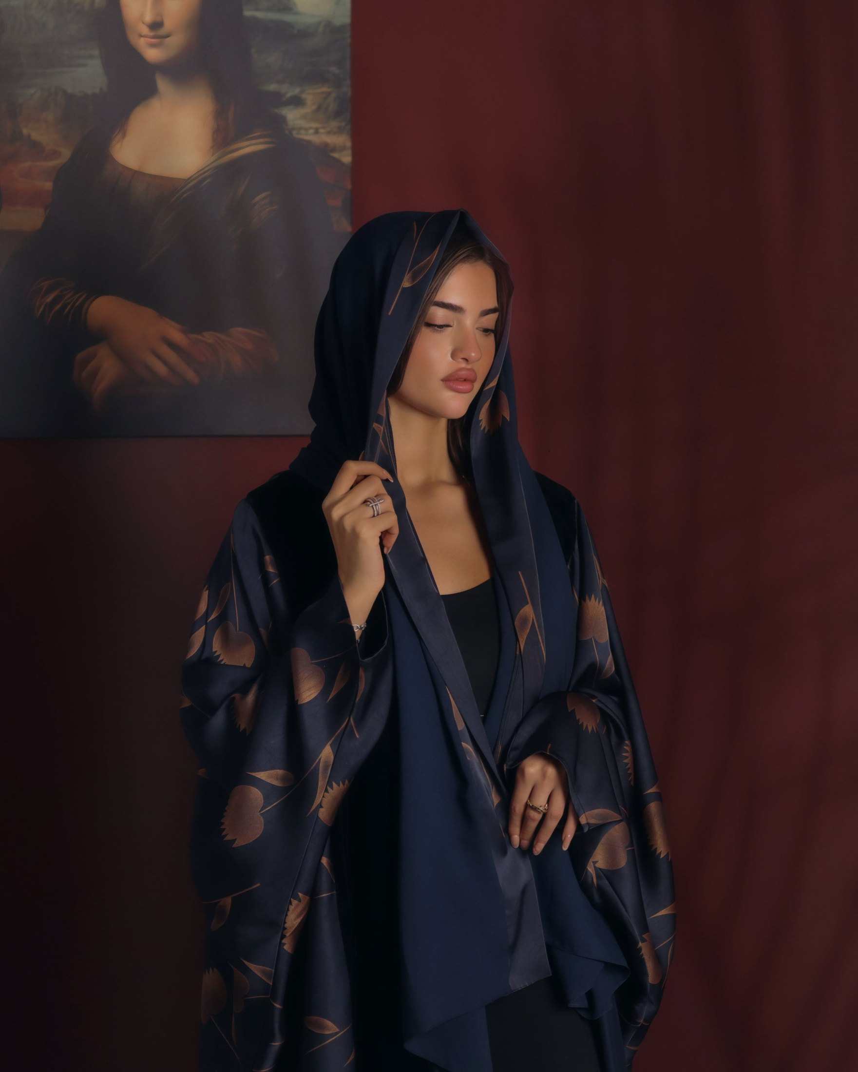 MW1865 - عباية مخمل مع اضافة الجاكار الراقي على الجنبين - Aya