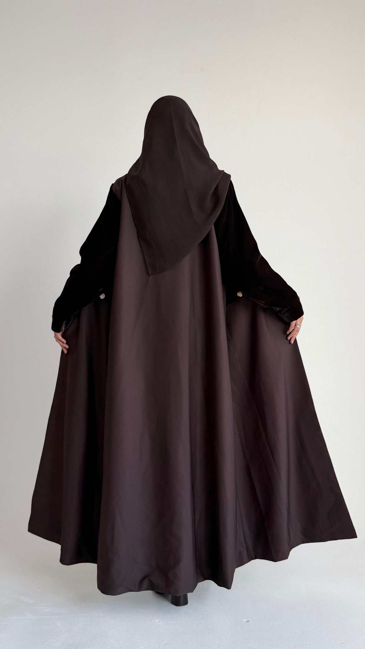 MWT541 - عباية بليزر مع تفته - Aya