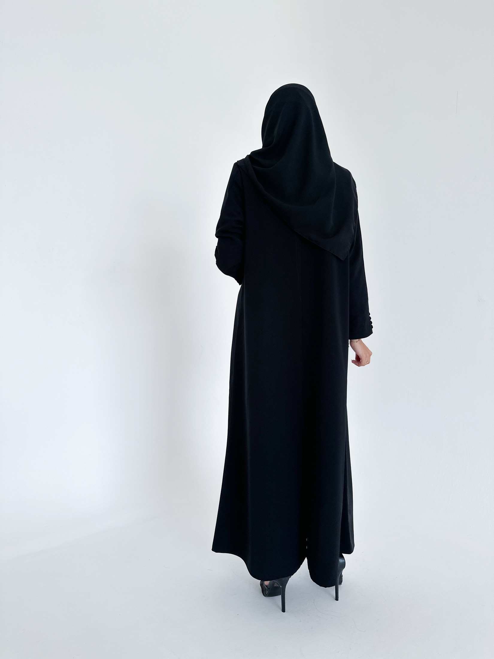 MW1341 - عباية بليزر بتطريز اسود - Aya