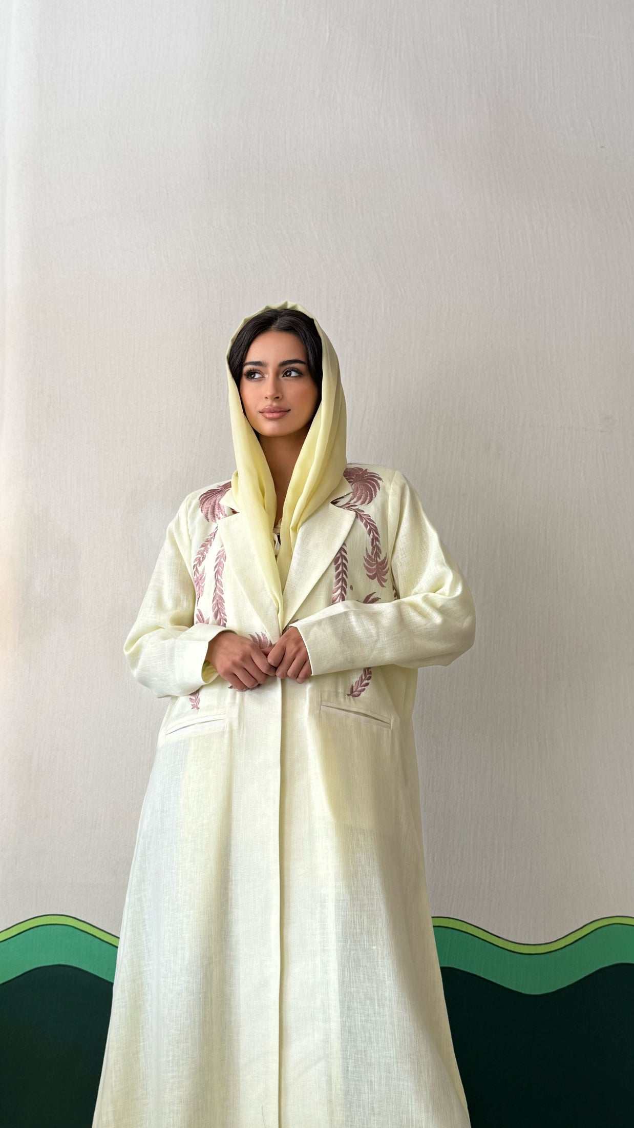 MWT426 - عباية بليزر مع تطريز - Aya
