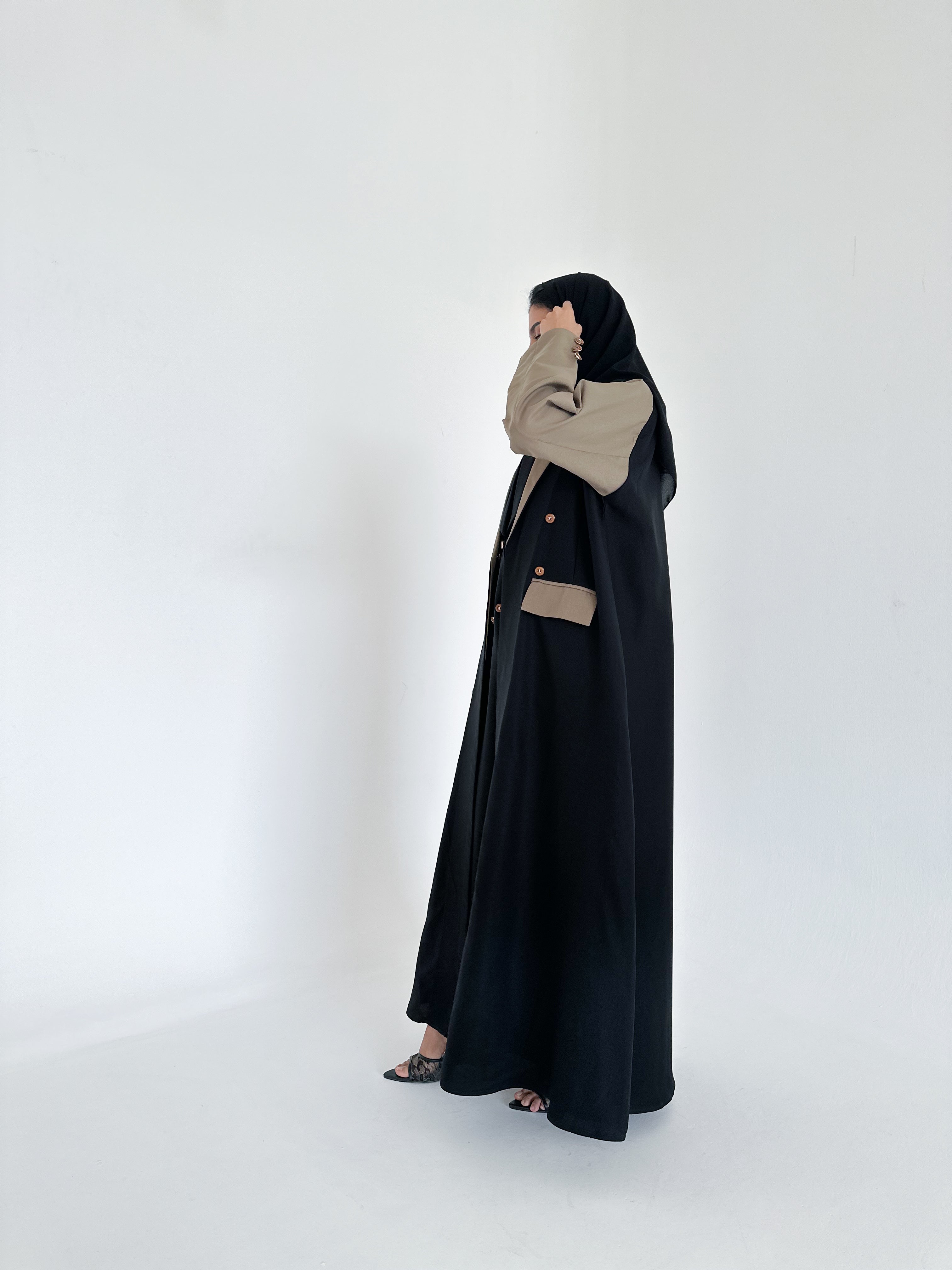 MW645 - Light Crepe Standing with Jacquard Half-Cloche