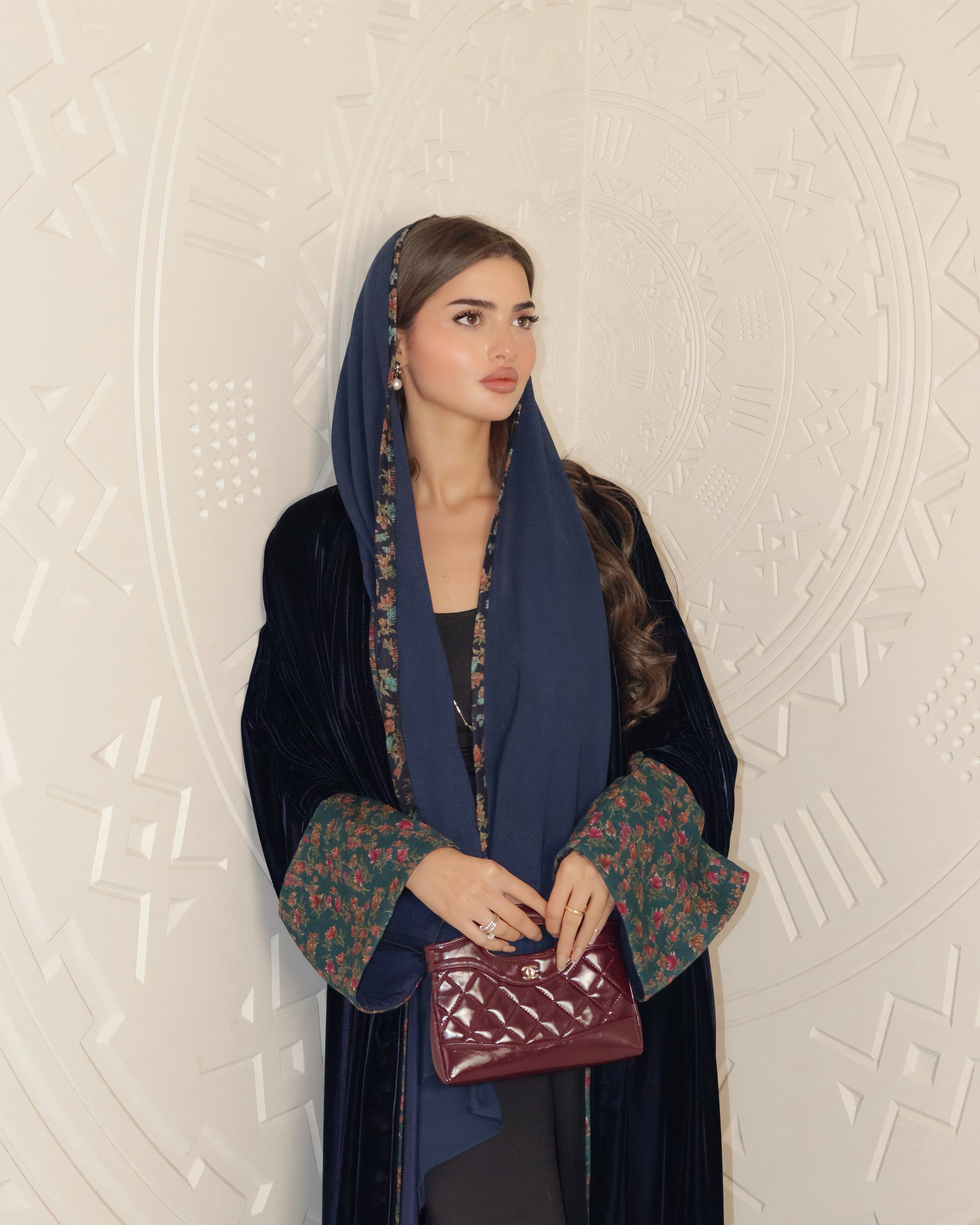 MWT706 - عباية مخمل مع تدخيلة كشميري تركواز