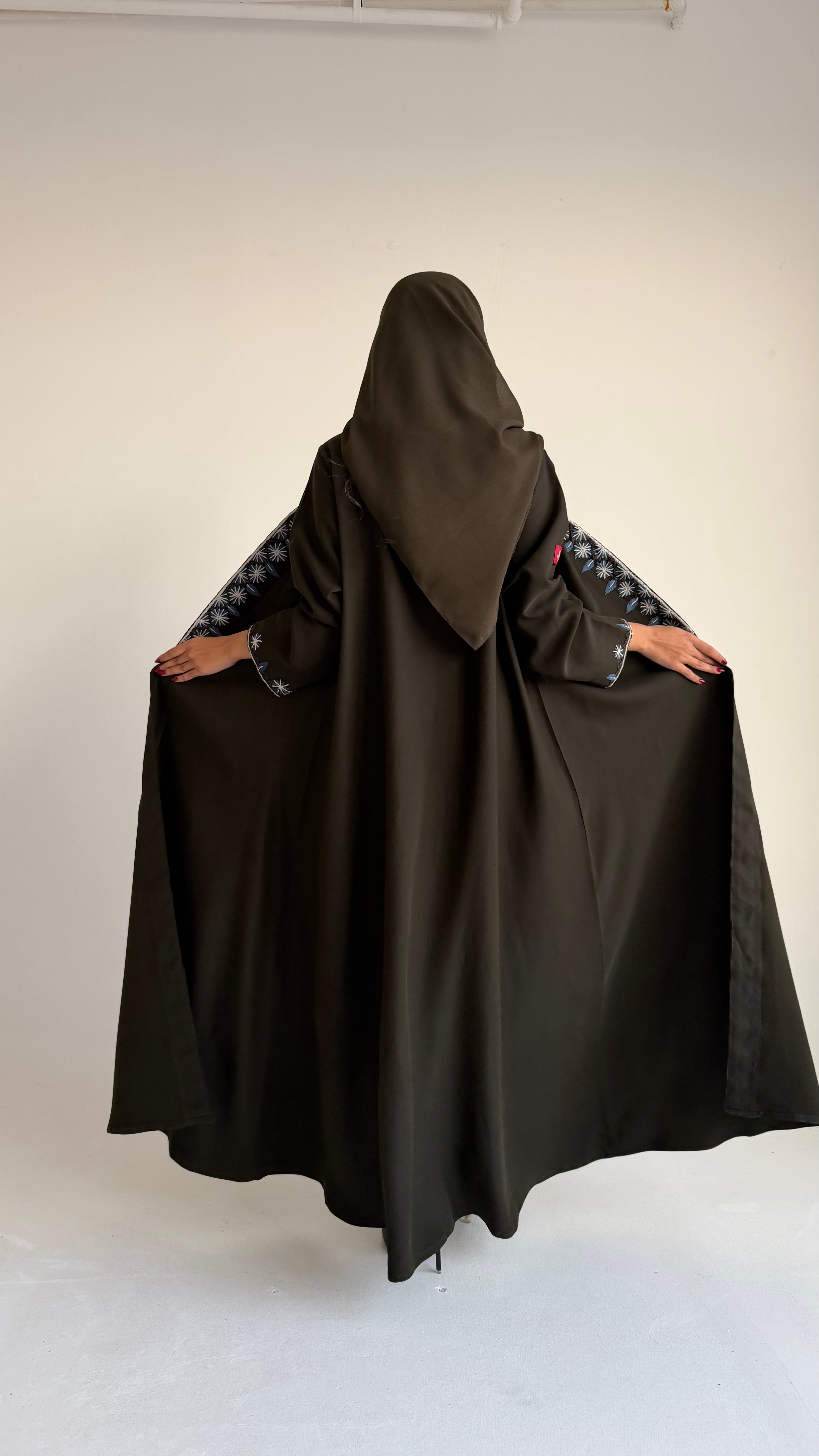 MWT677 - عباية زيتي تطريز - Aya