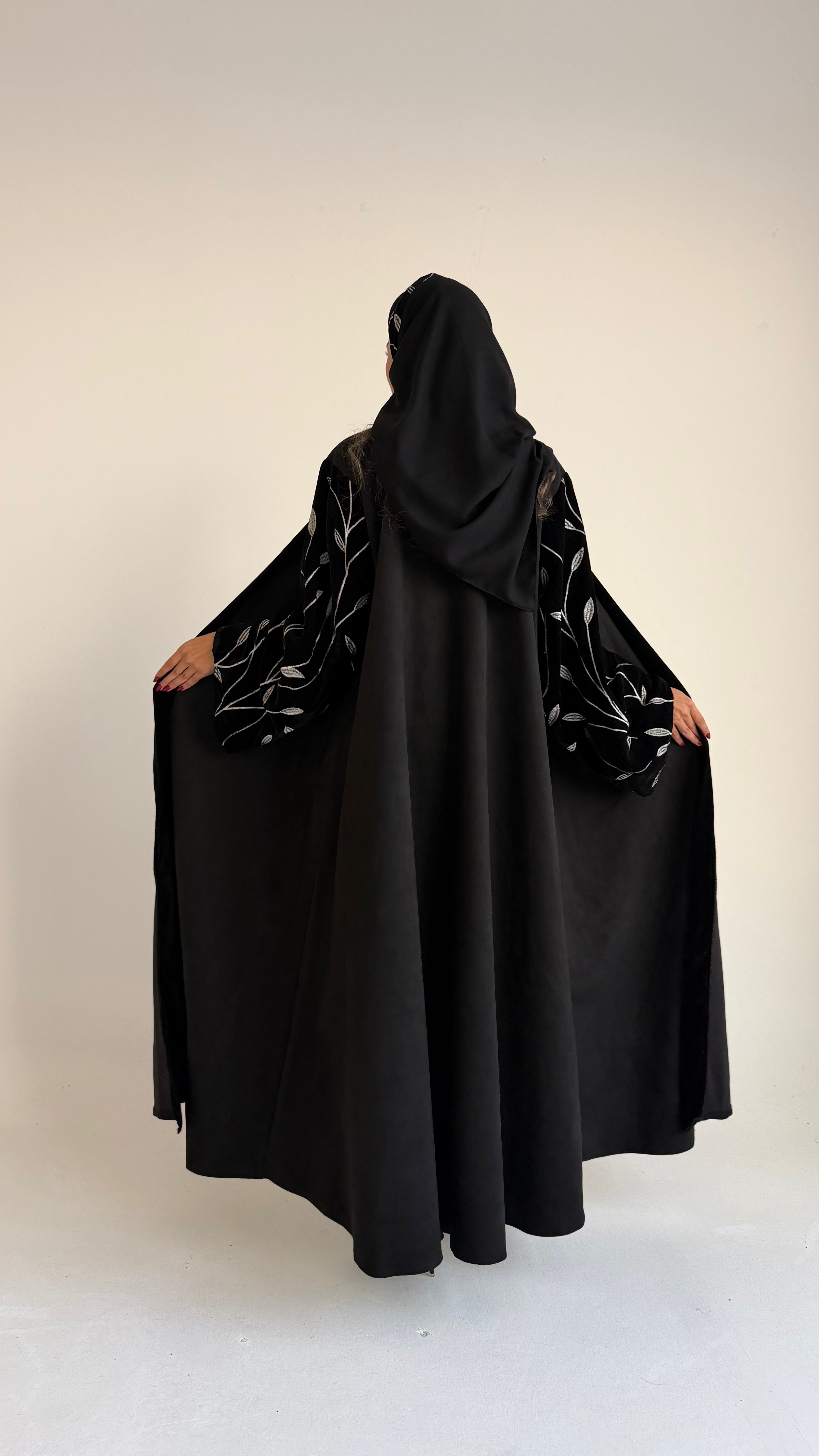 MWT628 - عباية شامواه مع مخمل - Aya